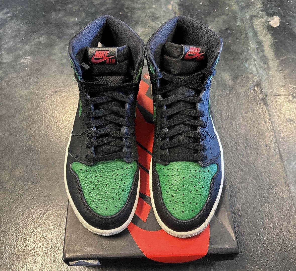 Jordan Brand Jordan 1 Pine Green 2.0 Size US 9 / EU 42 - 3 Thumbnail
