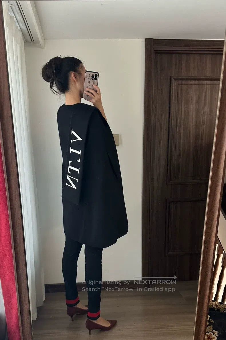 Valentino Valentino Black cloak Size M / US 6-8 / IT 42-44 - 2 Thumbnail