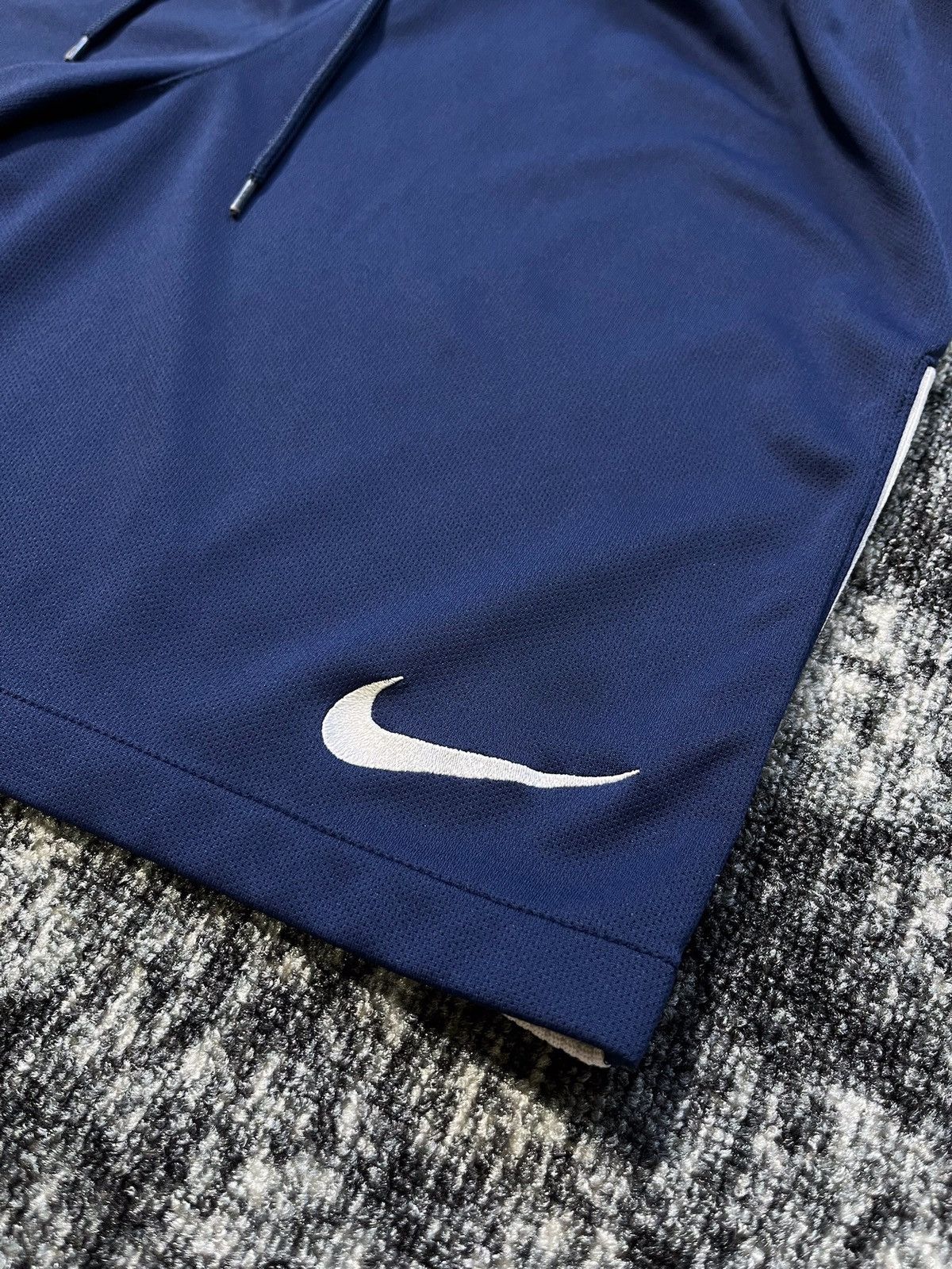 Nike Vintage Nike Tottenham Shorts Soccer Jersey Y2K STYLE 90s Size US 32 / EU 48 - 3 Thumbnail
