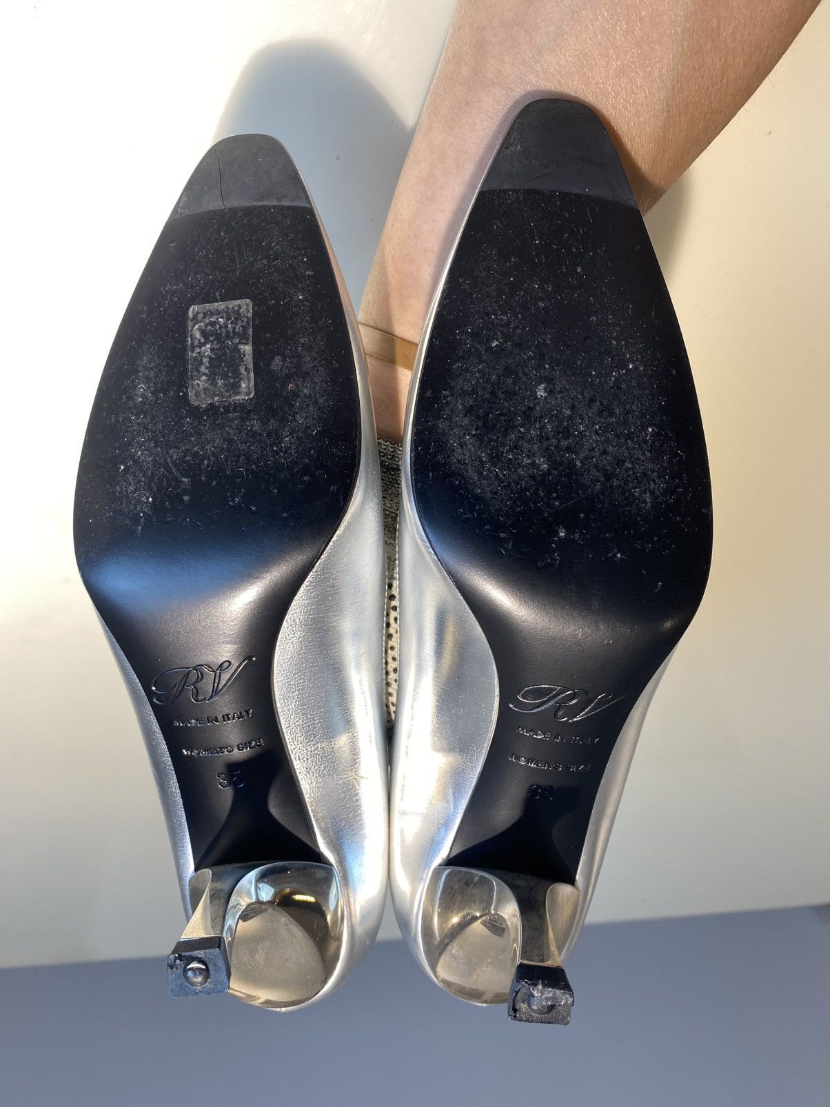 Roger Vivier Silver Roger Vivier Patent Pointed-Toe Comma Heels 35 Size US 5 / IT 35 - 10 Thumbnail