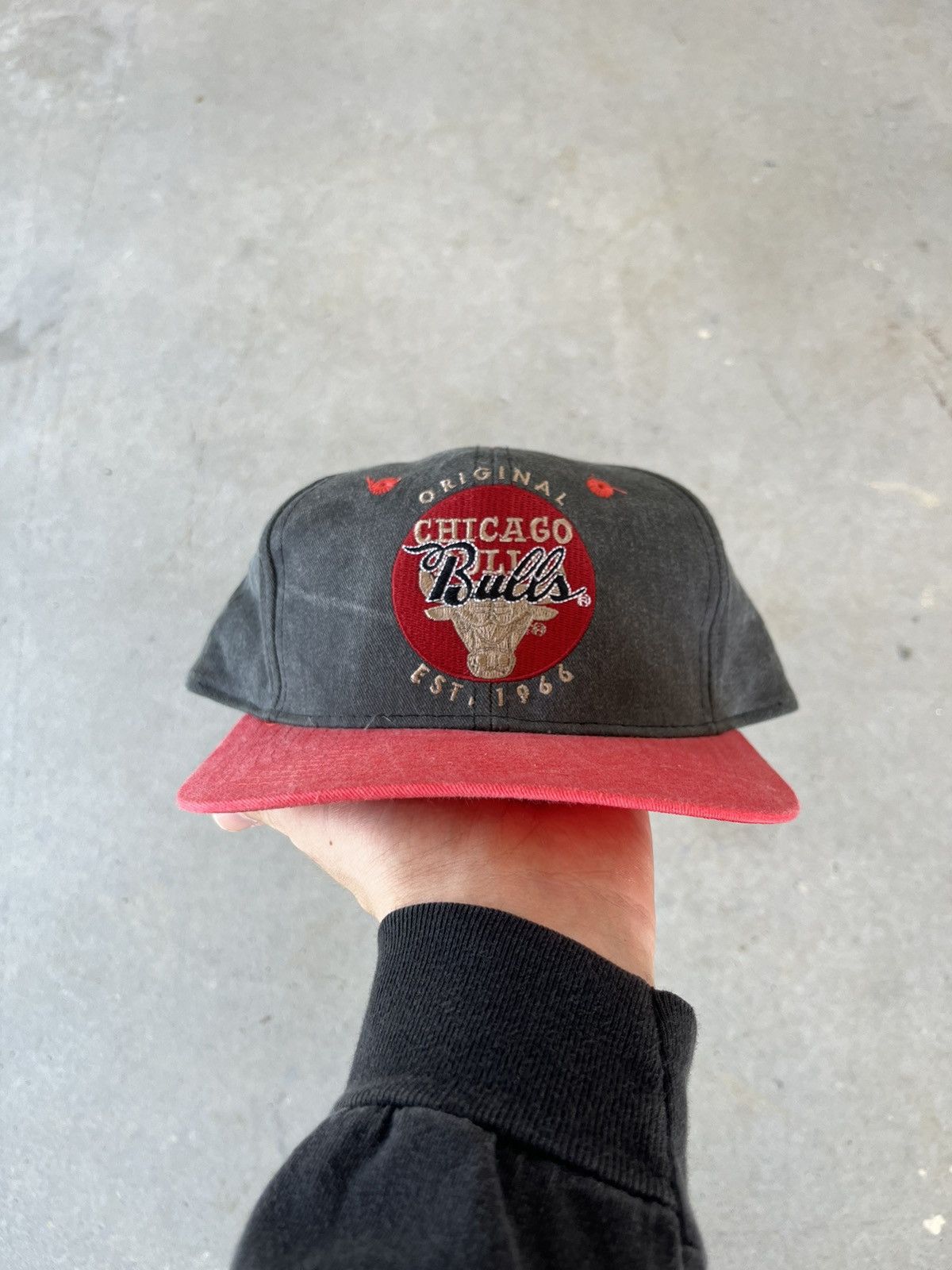 Vintage Vintage 90’s Chicago Bulls Basketball Two Tone Snapback Hat Size ONE SIZE - 1 Thumbnail