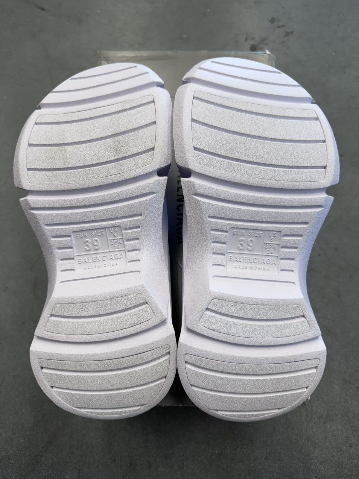 Balenciaga Balenciaga Mold Slide Sandals White Size 39 / US 9 Size US 9 / EU 42 - 8 Thumbnail