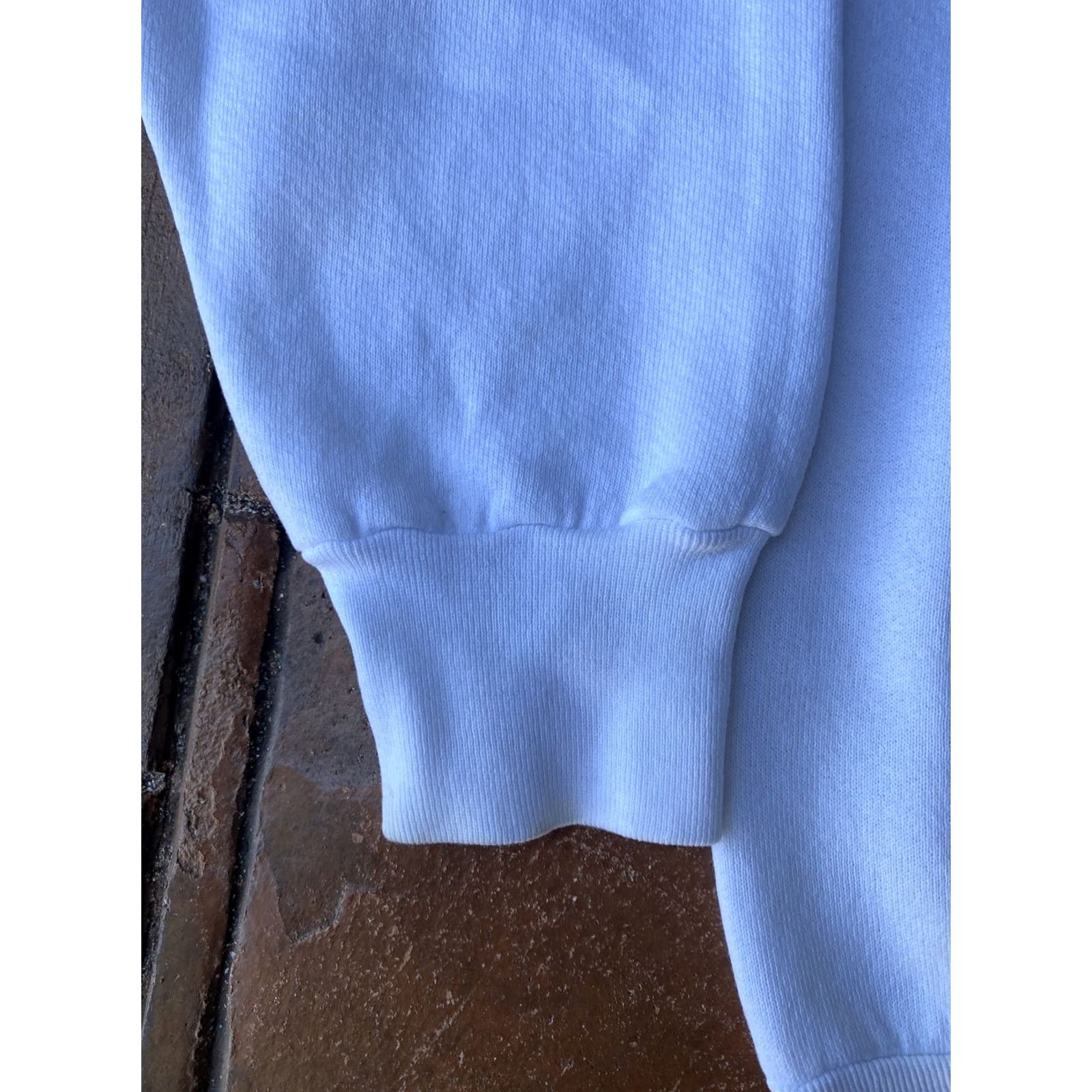 Fruit Of The Loom VINTAGE Airways Hotel Sweatshirt Crewneck Large 50/50 USA Mens 90s Logo Pullover Size US L / EU 52-54 / 3 - 6 Thumbnail