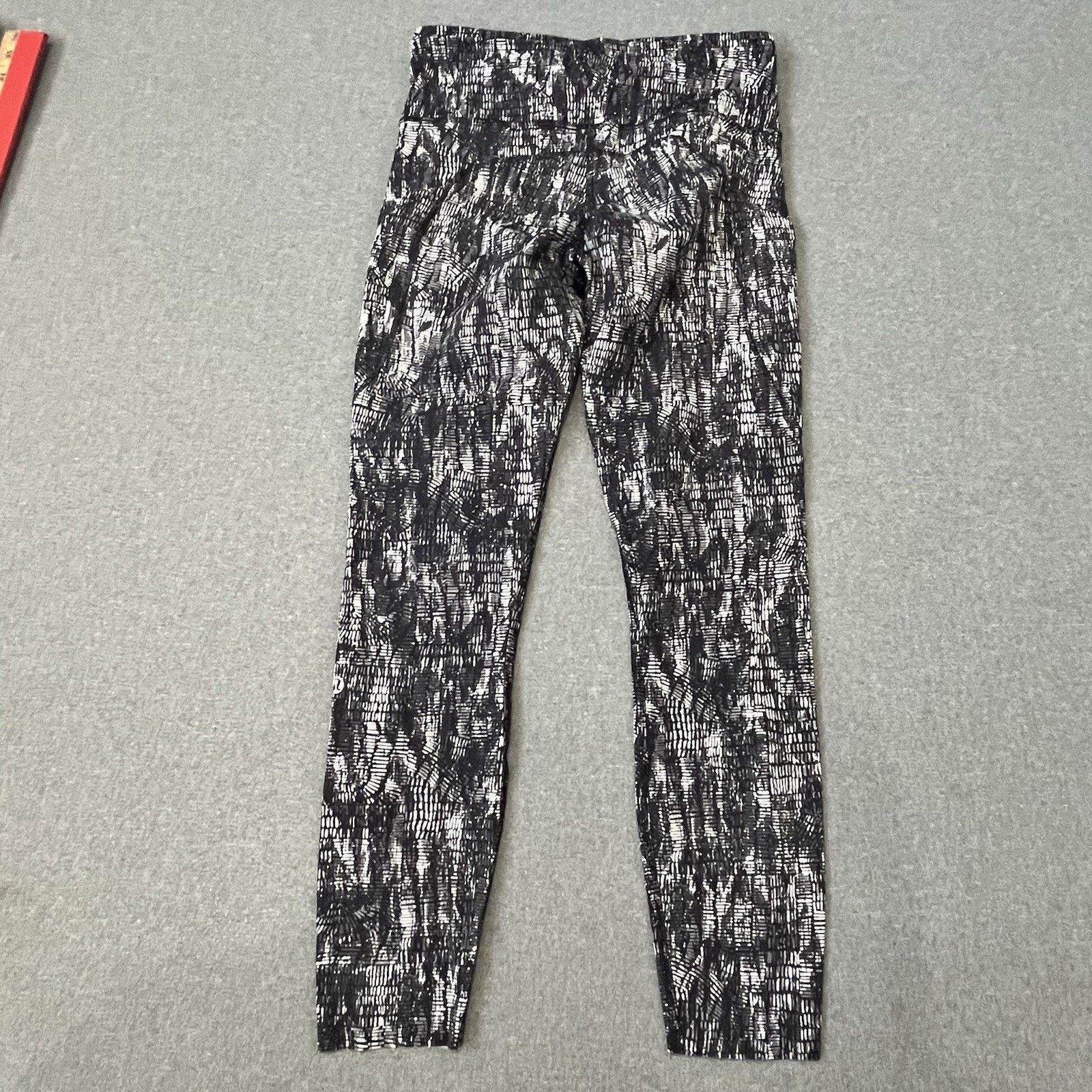 Lululemon Lululemon InStill Leggings Women’s 6 High-Rise Crop Black Size 28" / US 6 / IT 42 - 2 Thumbnail