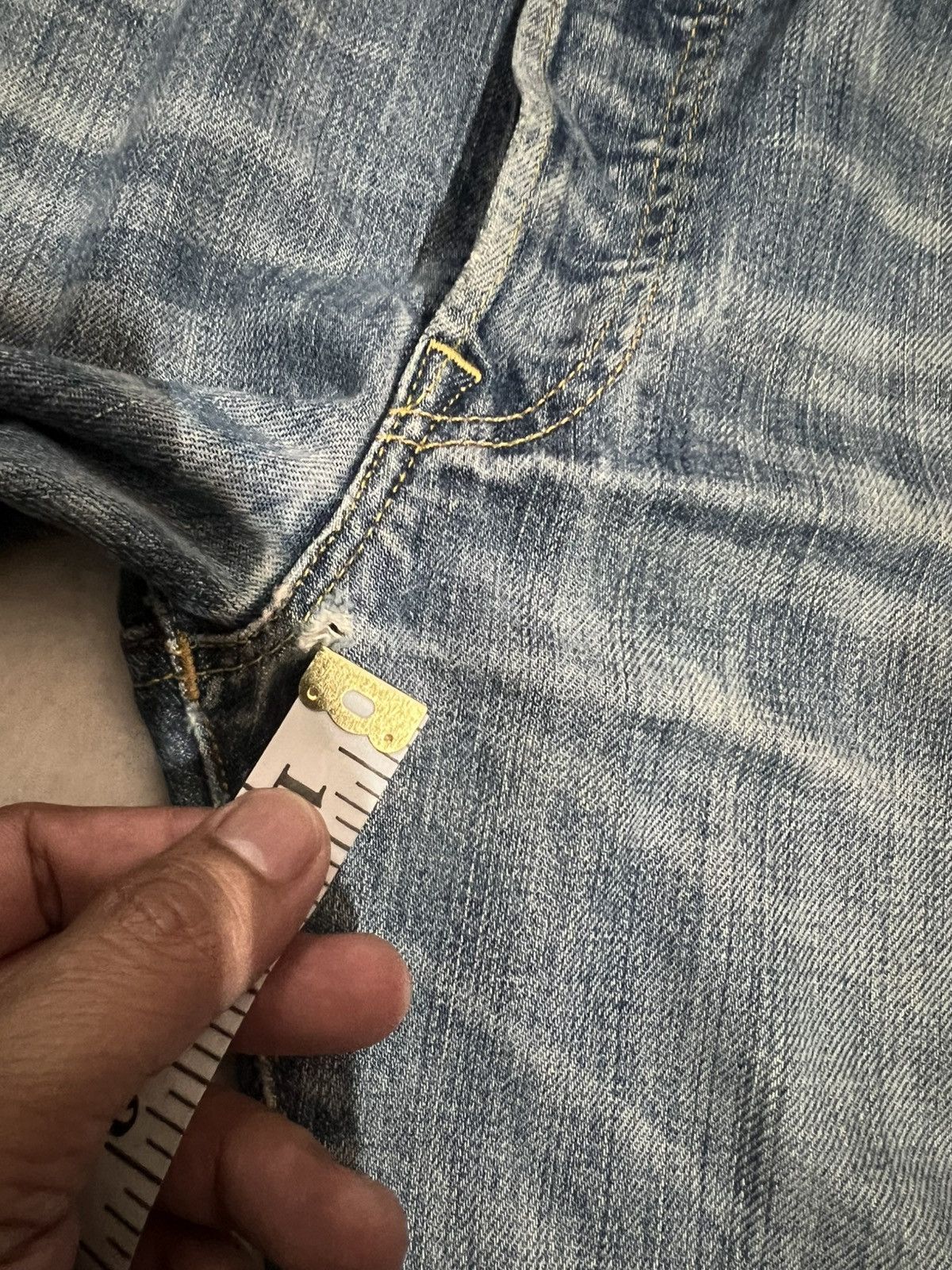 Levi's × Levi's Vintage Clothing VINTAGE LEVIS 501 DISTRESSED JEAN Size US 31 - 4 Thumbnail