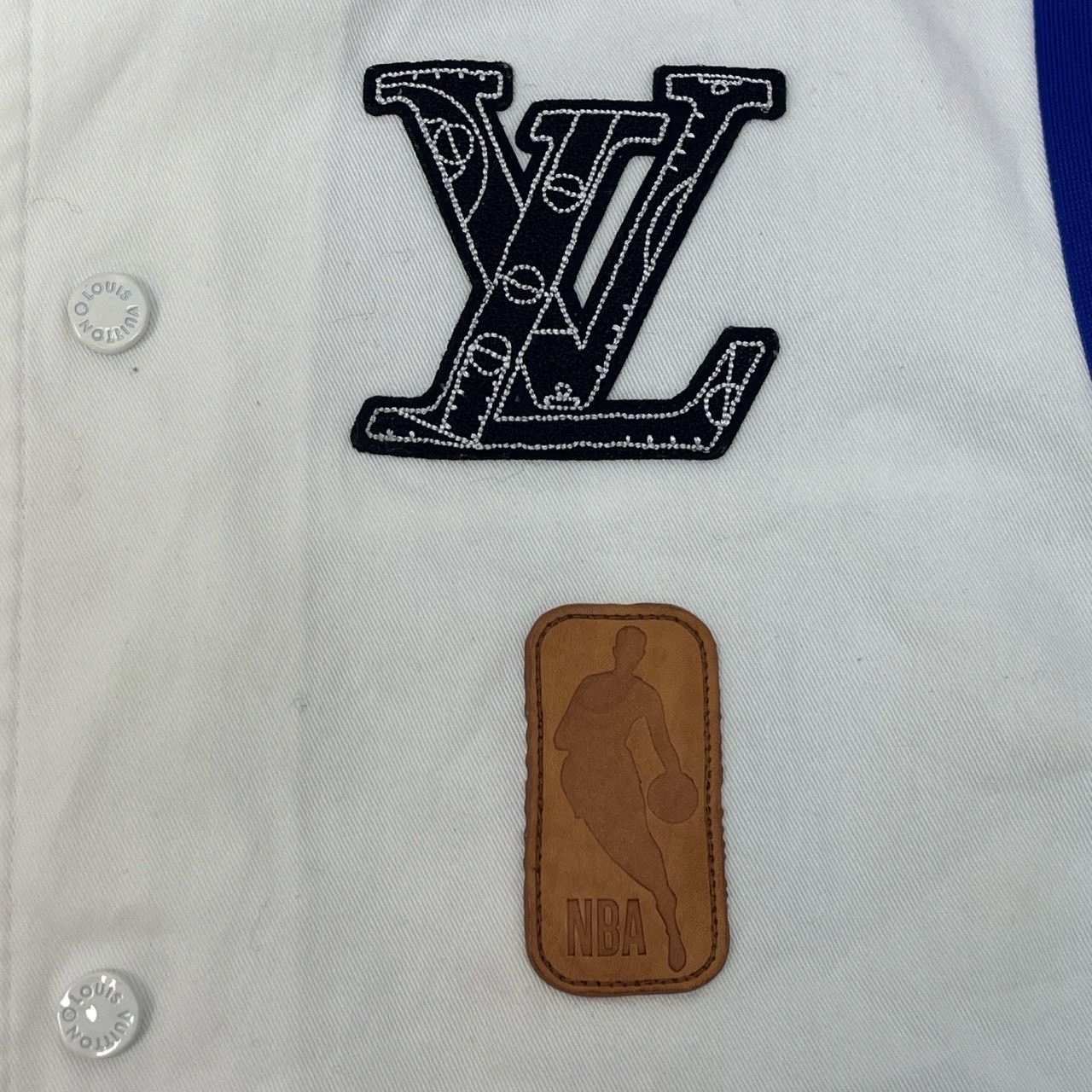 Louis Vuitton Louis Vuitton White NBA leather color logo short sleeve shi Size US XL / EU 56 / 4 - 8 Thumbnail