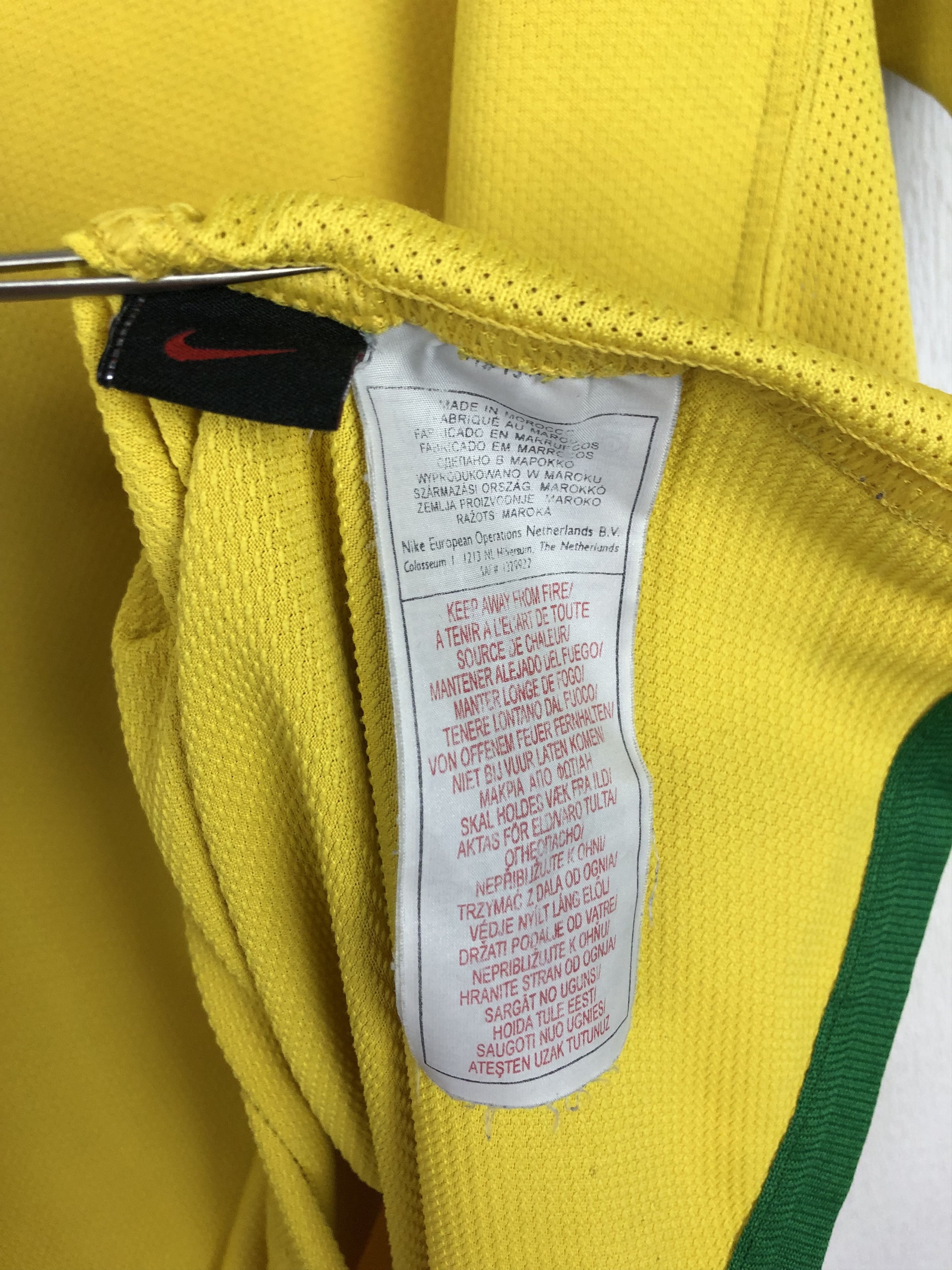 Nike Brazil Home football shirt 2006 Soccer Nike Jersey Trikot Size US M / EU 48-50 / 2 - 7 Thumbnail