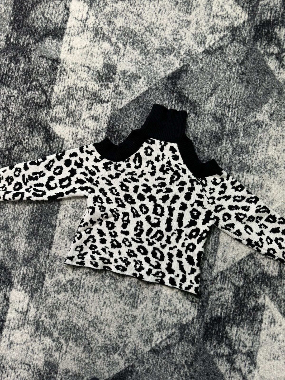 Japanese Brand × Vintage Vintage Sweater Wmns tiger print Open shoulders Y2K 90s Size S / US 4 / IT 40 - 4 Thumbnail