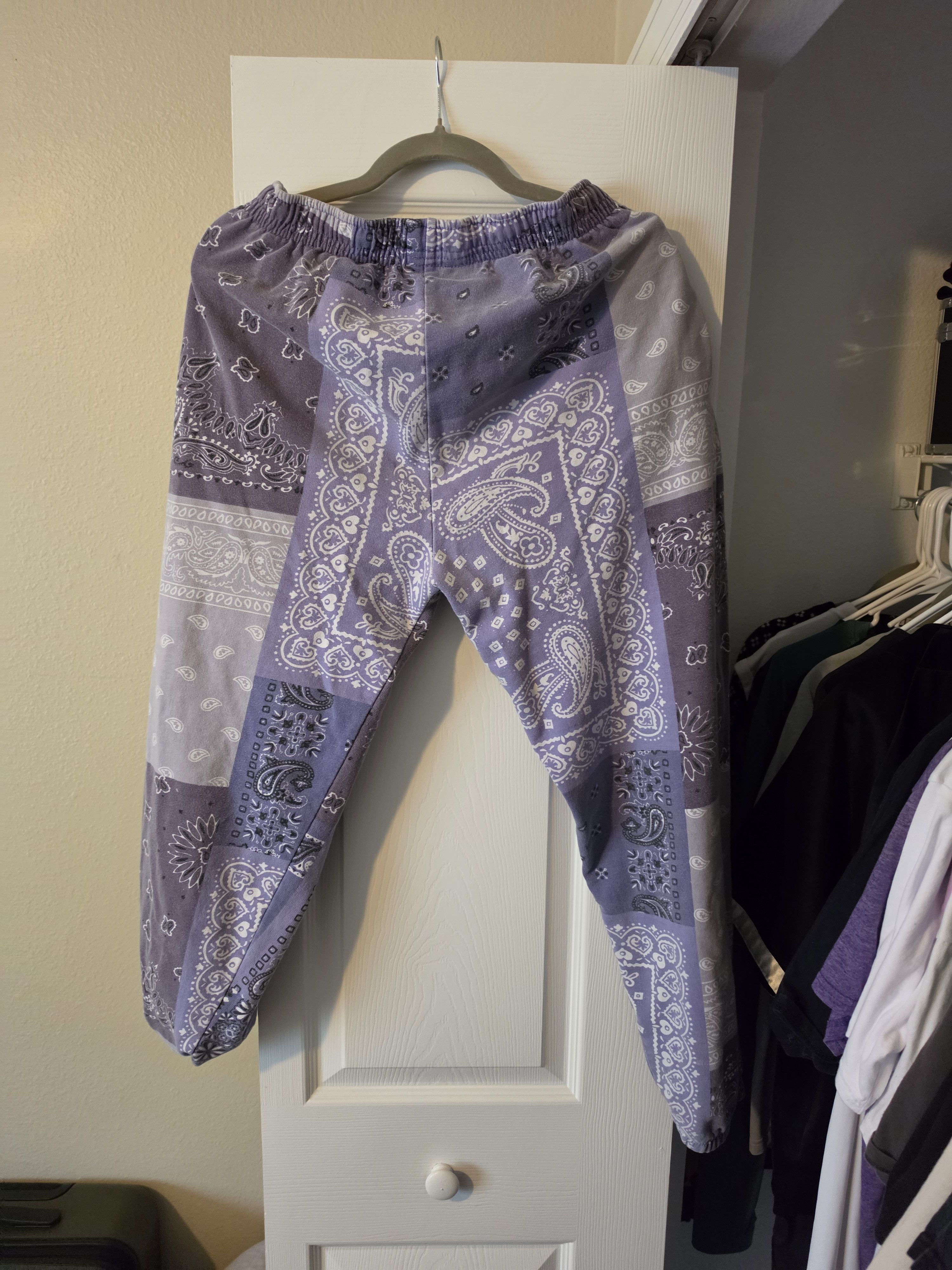 Bdg BDG Purple Paisley Bandana Size Medium Sweatpants Size US 32 / EU 48 - 2 Thumbnail