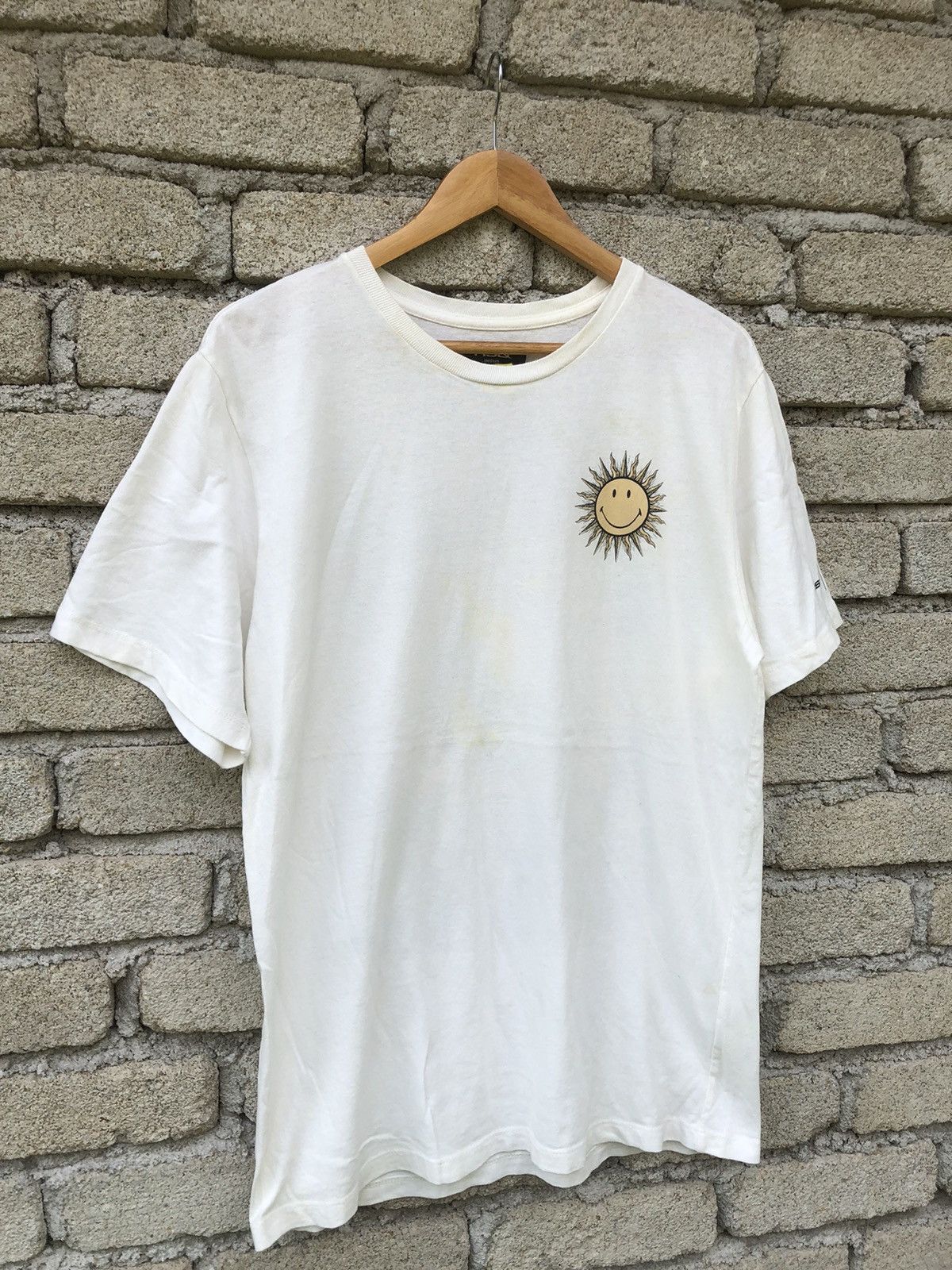 Japanese Brand RARE RSQ x Smiley Spread Warmth Backhit Tee Size US L / EU 52-54 / 3 - 9 Thumbnail
