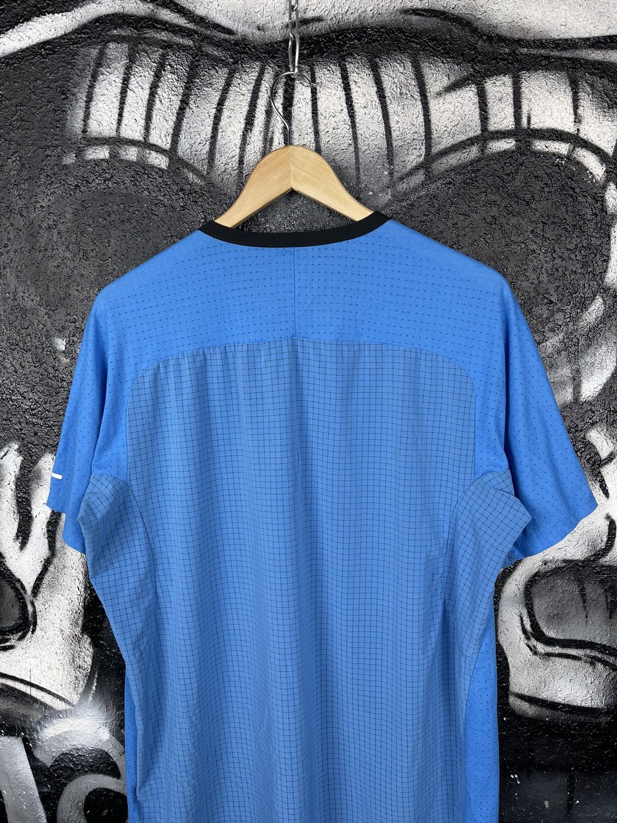 Nike Nike Dri-Fit Solar Chase Trail T-Shirt Men’s Size Large Size US L / EU 52-54 / 3 - 5 Thumbnail