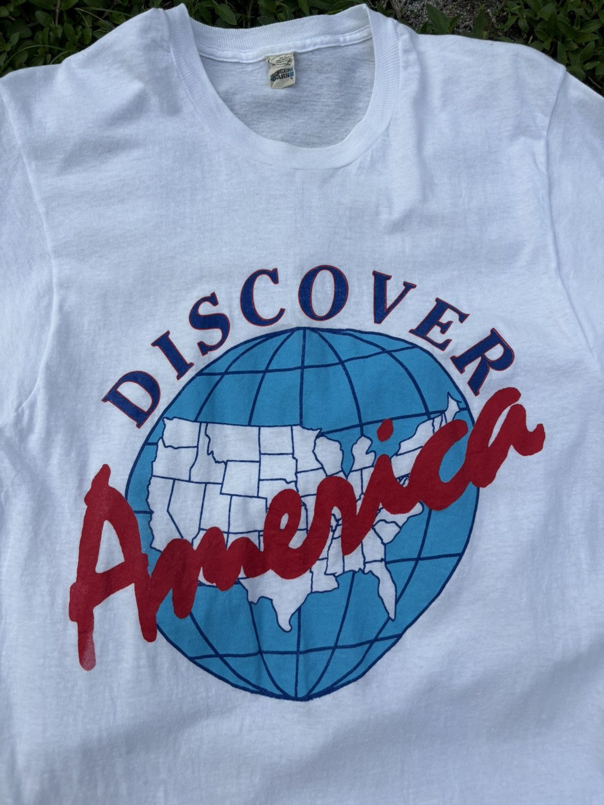 Vintage Vintage Discover America Tshirt Size US L / EU 52-54 / 3 - 2 Thumbnail