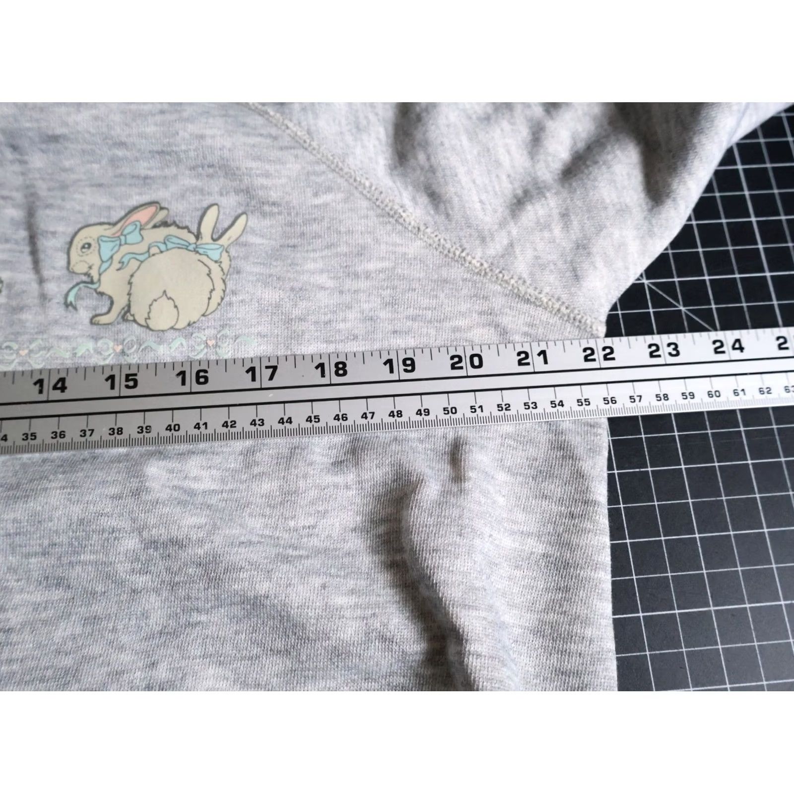 Vintage VINTAGE Bassett Walker Sweatshirt Men's XL Gray 80s Bunny Rabbit Graphic Crew Neck Raglan Sleeve Lightweight Fleece VTG Size US L / EU 52-54 / 3 - 5 Thumbnail