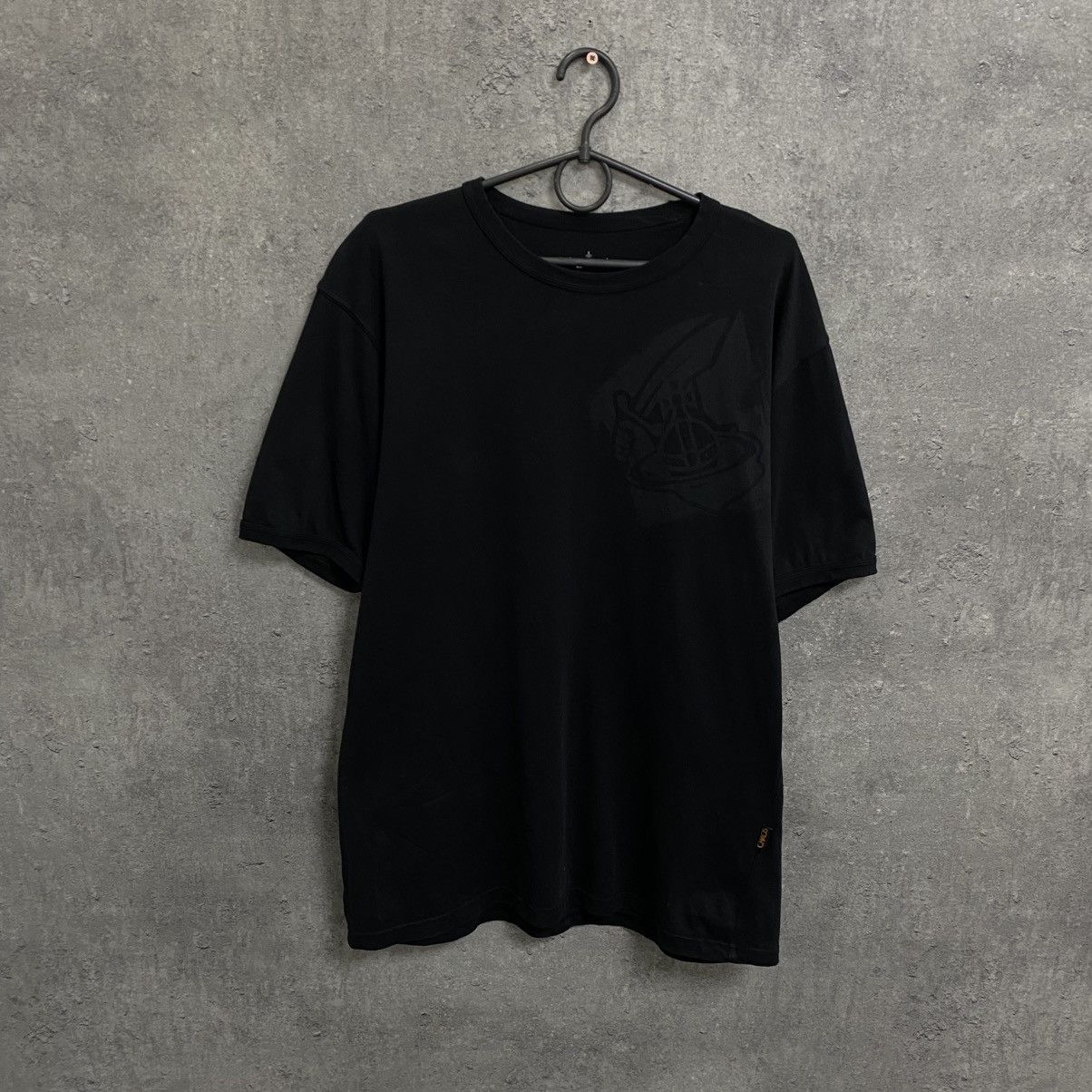 Vivienne Westwood Vivienne Westwood T-Shirt Big Orb Rare Retro Hype Y2K Size US L / EU 52-54 / 3 - 1 Thumbnail