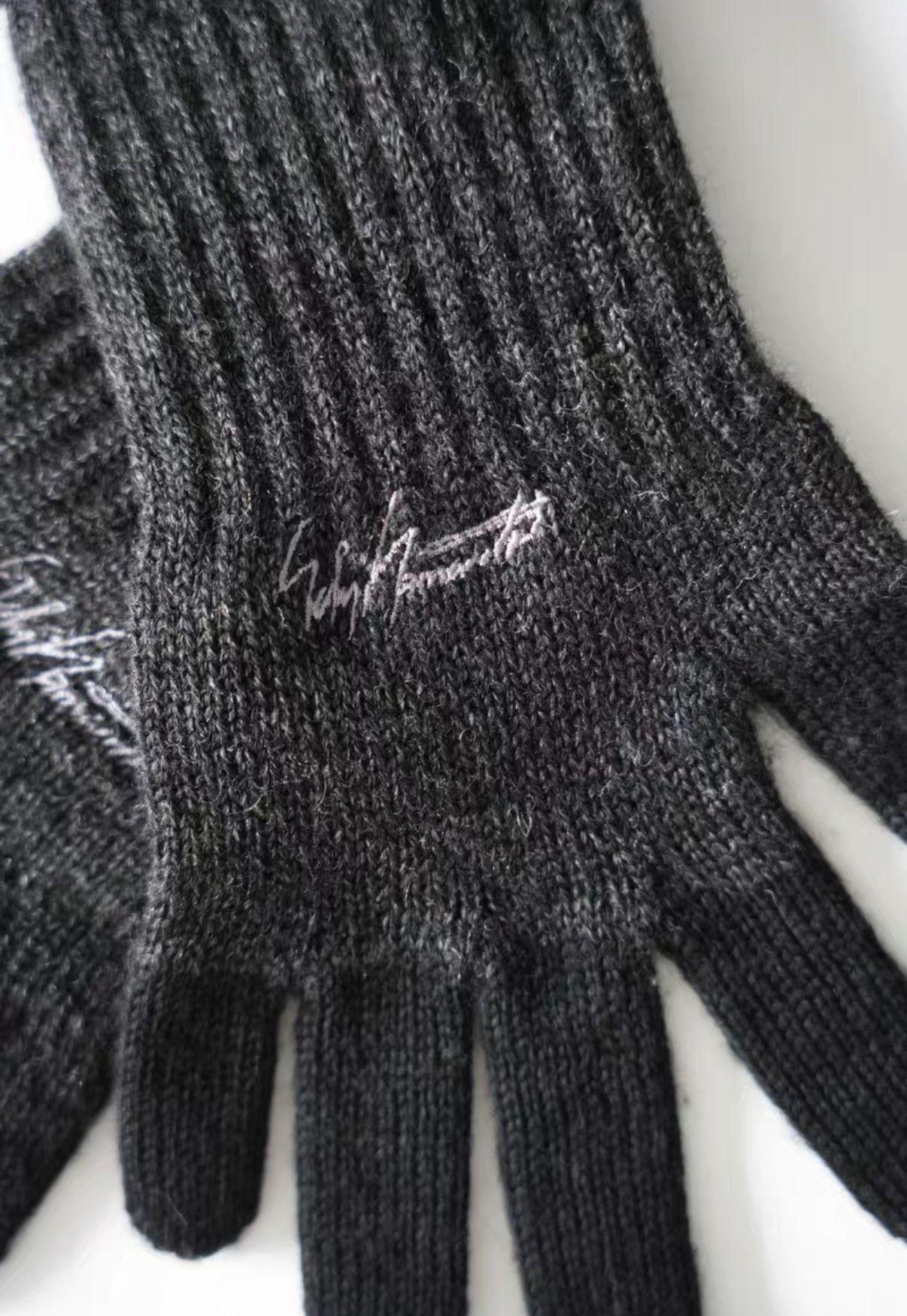 Yohji Yamamoto Yohji Yamamoto Black & Gray Signature Embroidered Gloves K4 Size ONE SIZE - 4 Thumbnail