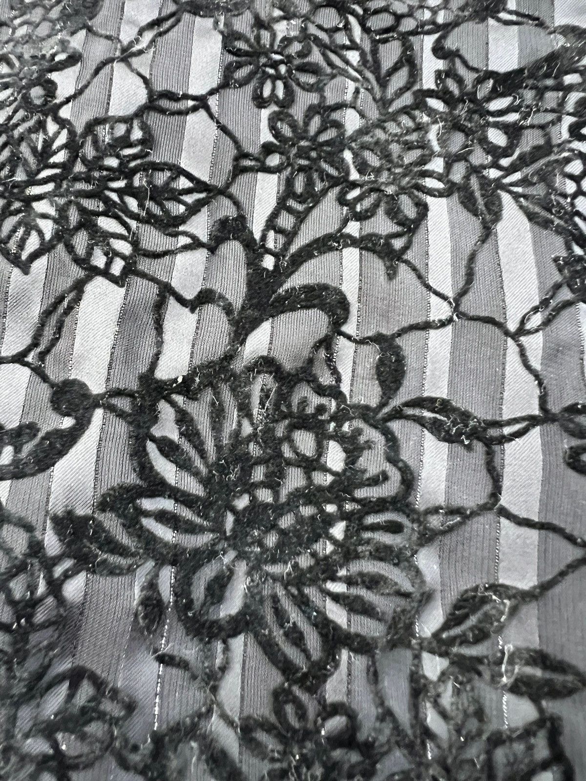 Tornado Mart Tornado Mart Mesh Velvet Flower Motif Button Up Shirt Size US S / EU 44-46 / 1 - 9 Thumbnail