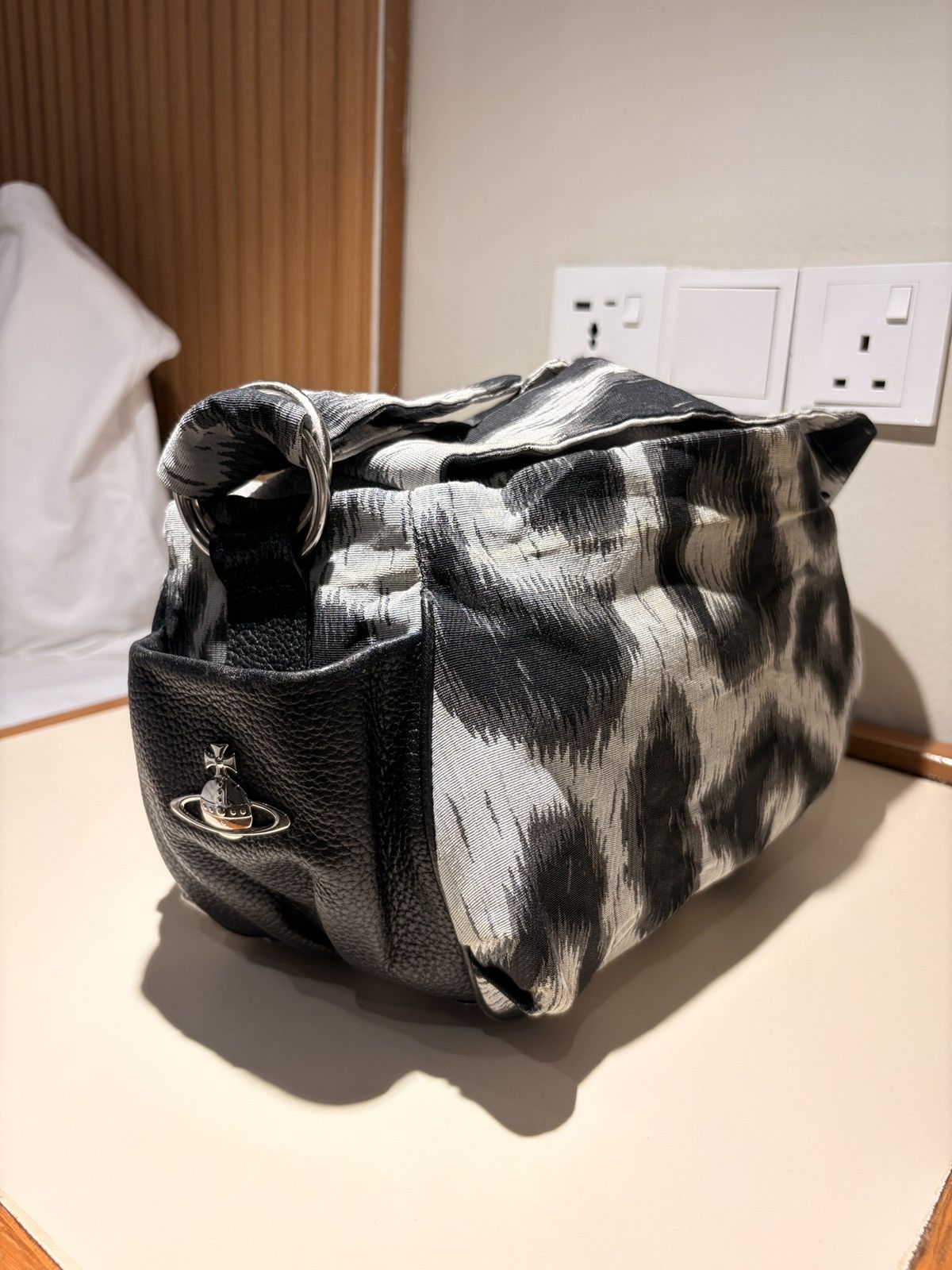 Vivienne Westwood Vivienne Westwood Snow Leopard Pattern Sling Bag Size ONE SIZE - 1 Thumbnail
