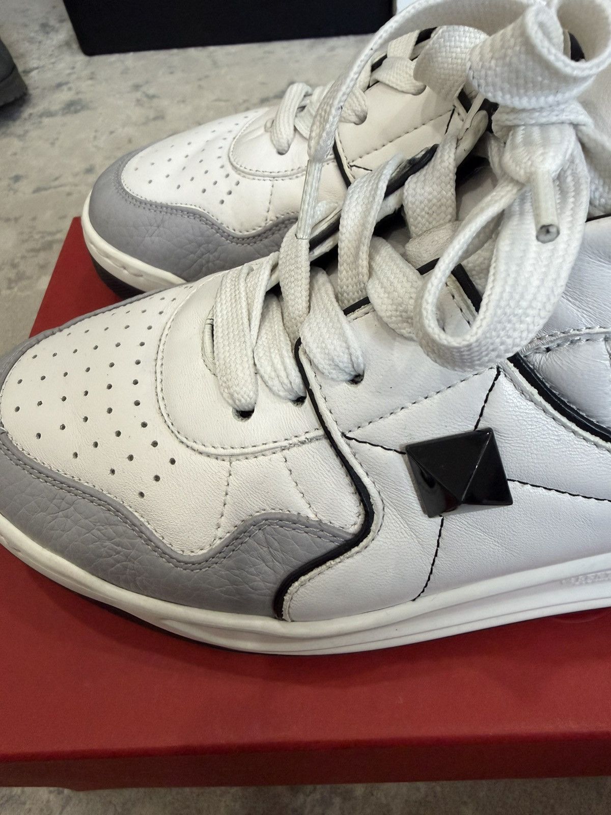 Valentino Valentino One Stud Sneaker size 42 Size US 9 / EU 42 - 11 Thumbnail