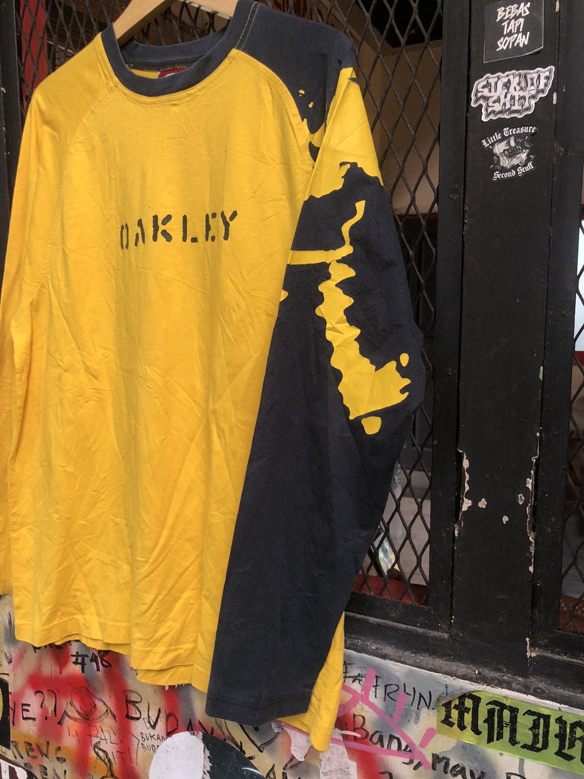 Oakley VINTAGE OAKLEY LONGSLEEVE Size US L / EU 52-54 / 3 - 5 Thumbnail