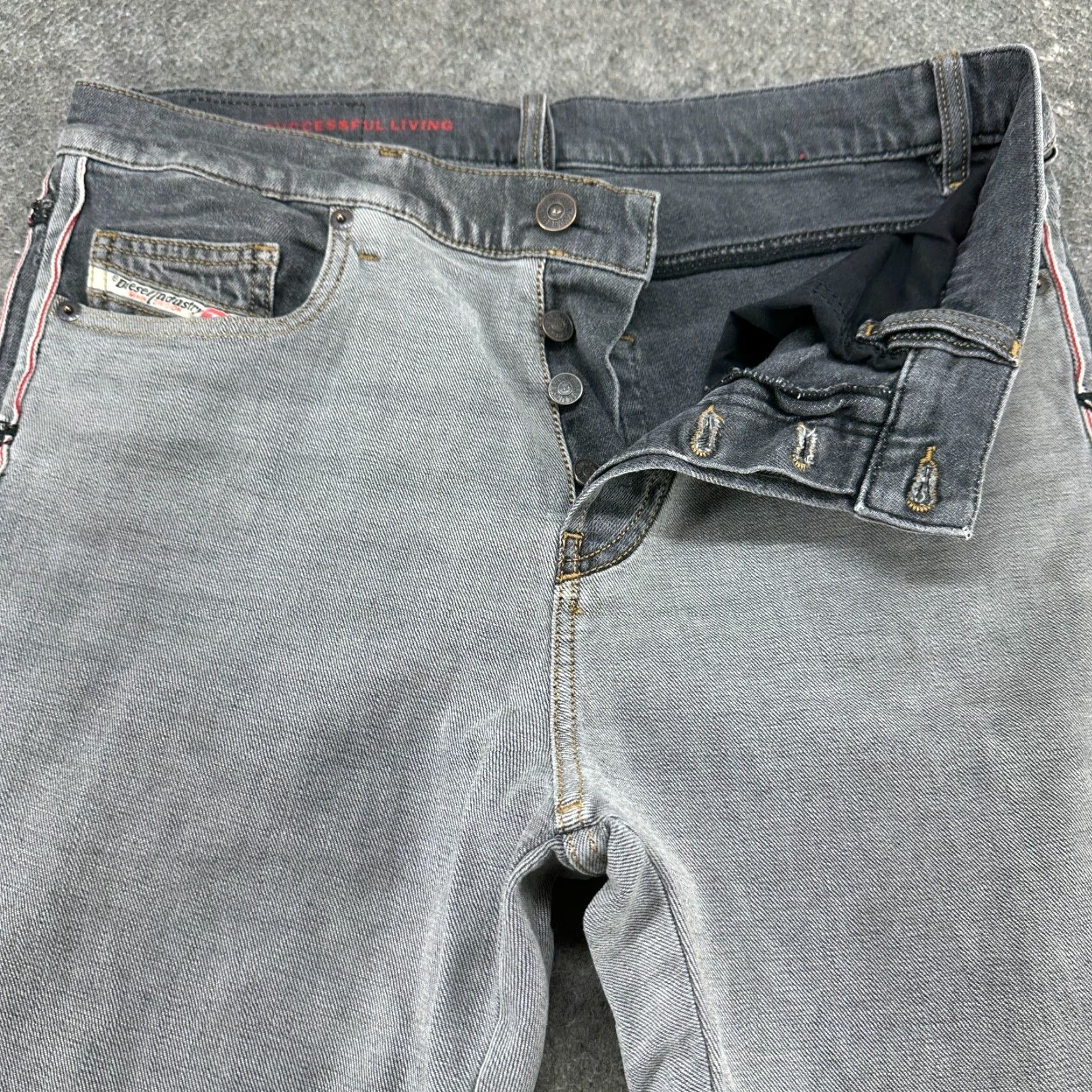 Diesel Diesel Jeans Mens 31x28 Grey Relaxed Straight Medium Wash Reversible? Light Wash Denim 5-Pocket City Logo USA Mens Hard to say Size US 31 - 2 Thumbnail