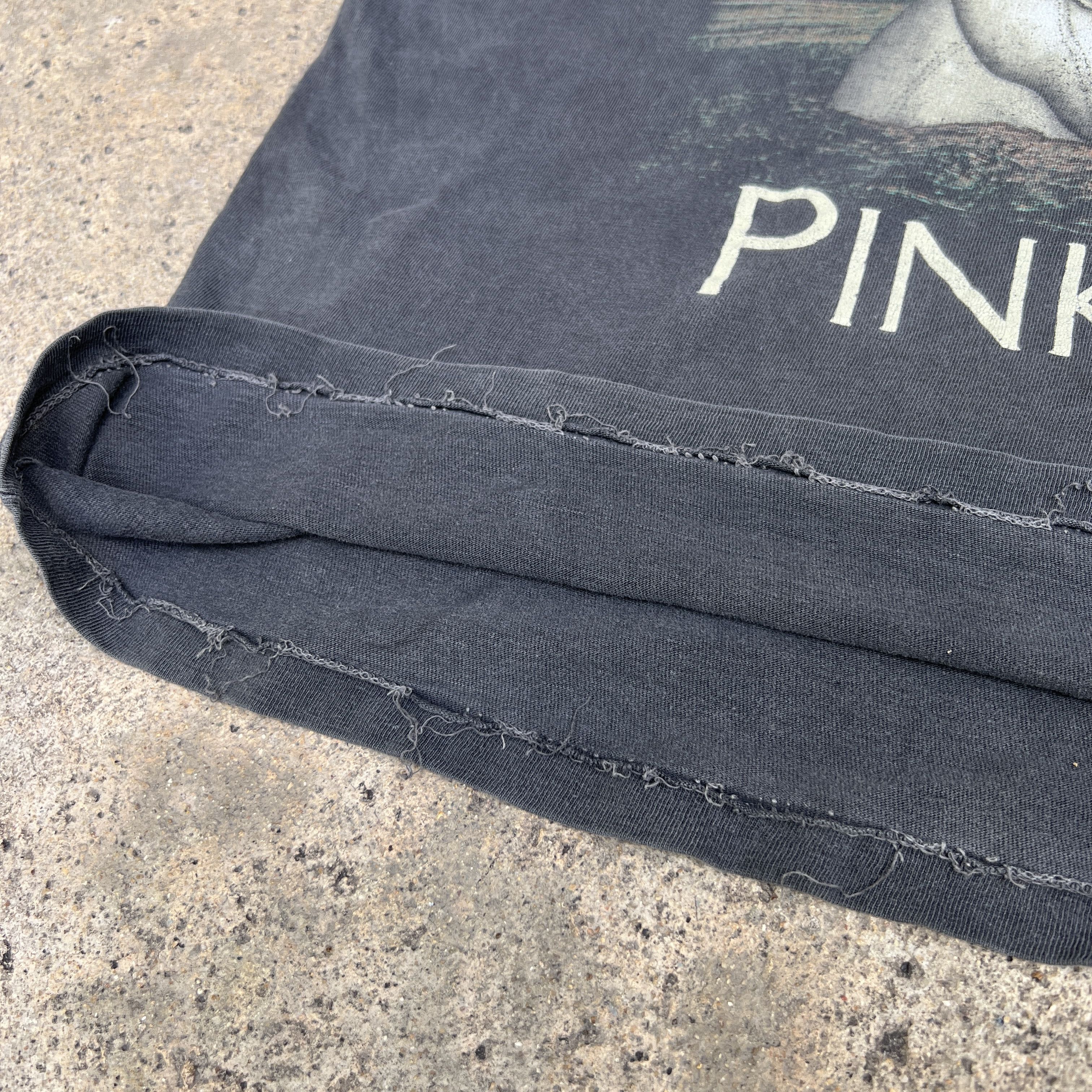 Vintage 90s 1994 Pink Floyd Tour Tee Thrashed Distressed Sun Faded Size US XL / EU 56 / 4 - 8 Thumbnail