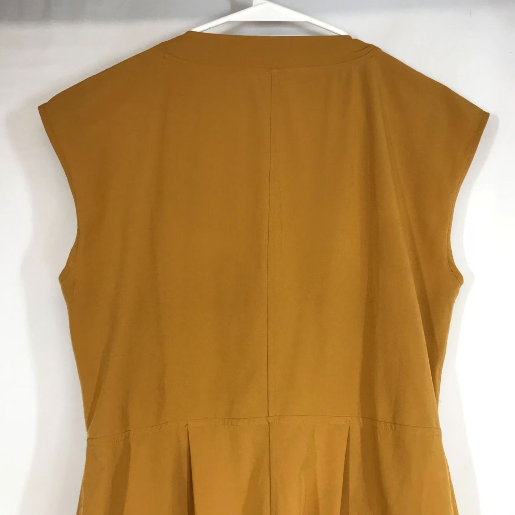 Athleta ATHLETA WOMEN'S S SMALL GOLD SHORT SLEEVE V NECK POLYESTER BLEND ROMPER Size 28" / US 6 / IT 42 - 5 Thumbnail