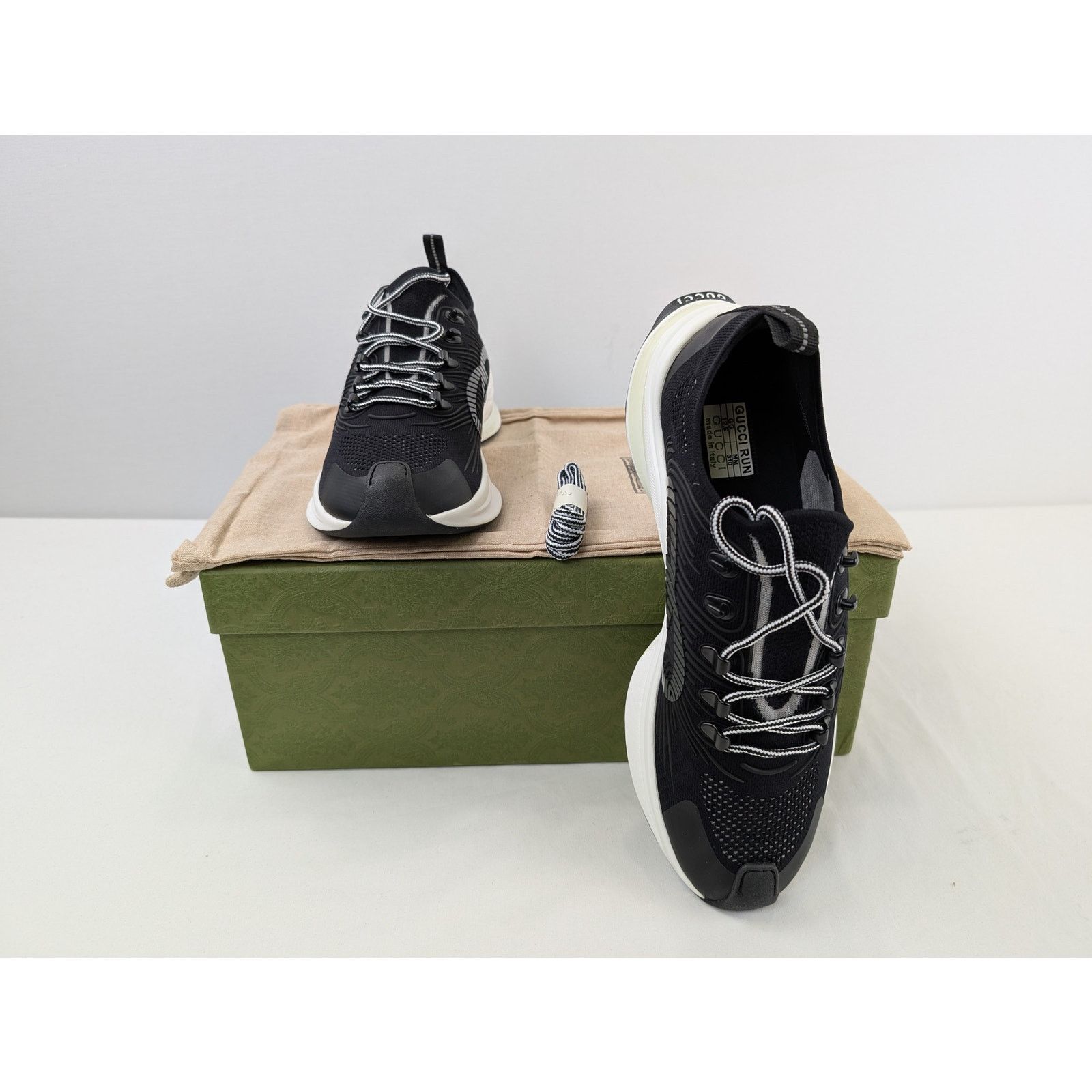 Gucci o1rshd1 Men's Run Sneakers in Black/White Size US 13 / EU 46 - 21 Thumbnail