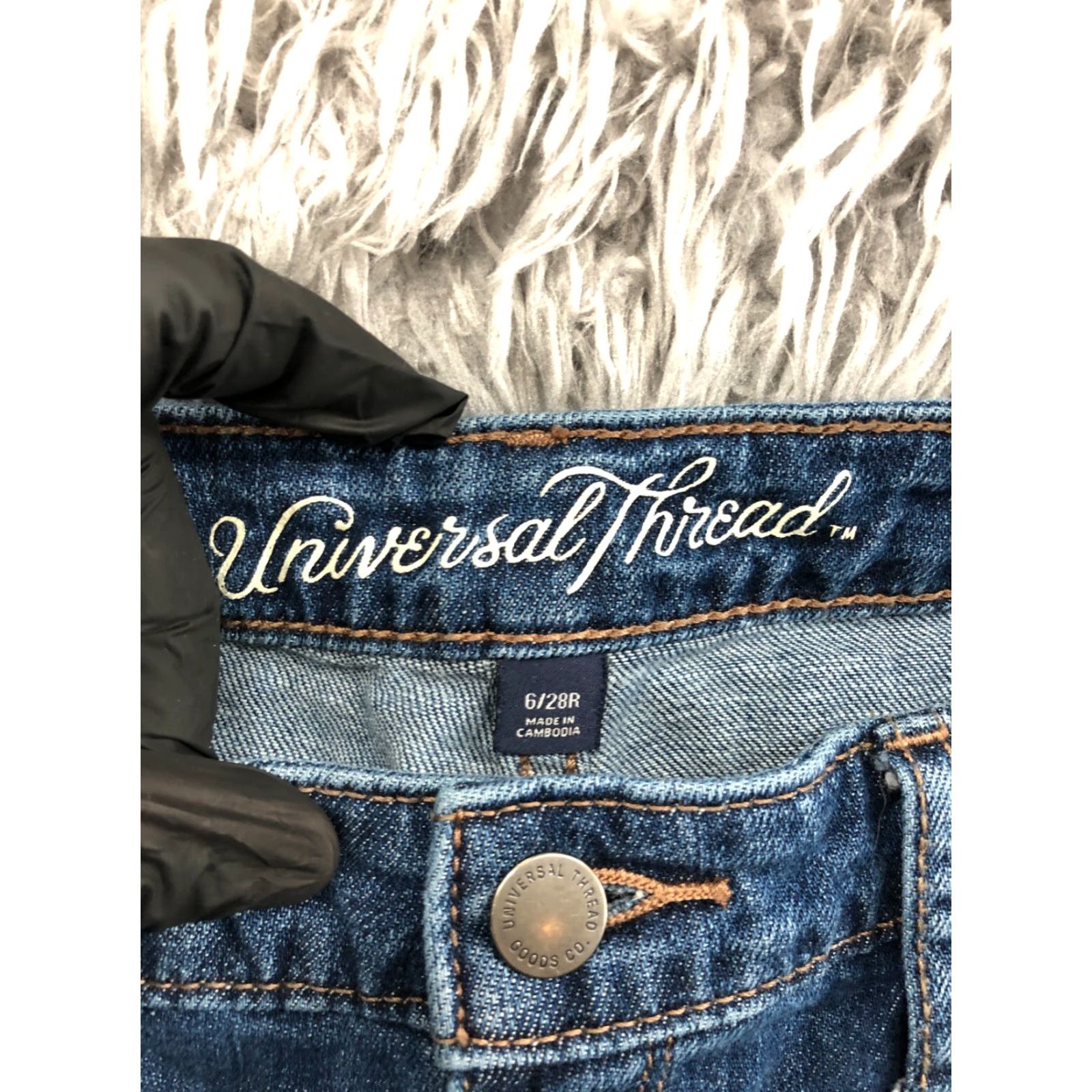 Vintage Universal Thread High Rise Shorts Womens 6 Medium Wash Blue Cut-Off Casual Denim 5-Pocket. Size 28" / US 6 / IT 42 - 5 Thumbnail