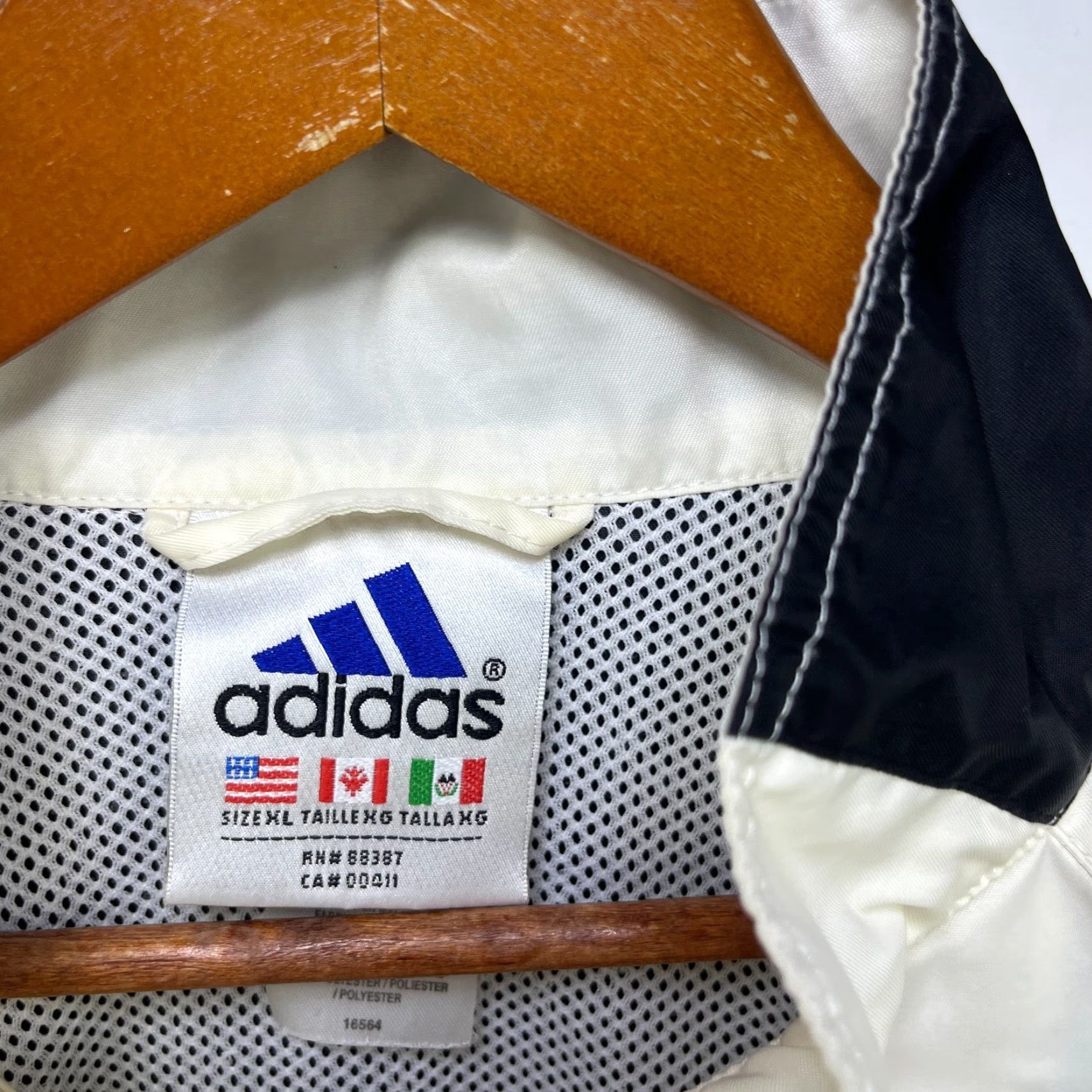 Adidas VINTAGE Adidas EQT Windbreaker Jacket XL Men Black 90s Logo All Seasons Windbreaker Size US XL / EU 56 / 4 - 7 Thumbnail