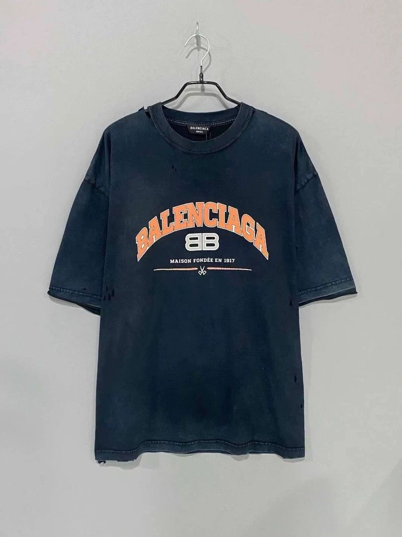 Balenciaga Balenciaga Worn-out monogram logo short sleeve Size US L / EU 52-54 / 3 - 1 Thumbnail