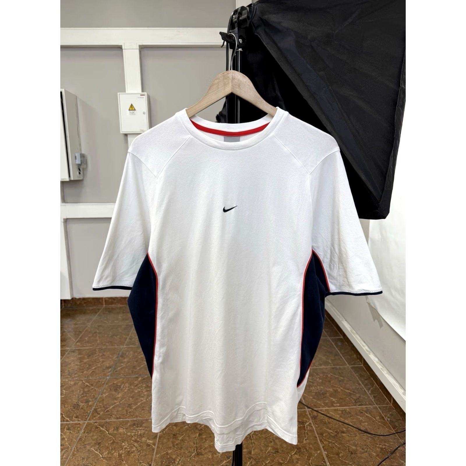 Nike VINTAGE Nike Center Swoosh N-Athletic T-Shirt Mens XL White 90s Y2K Athletic 90s Shirts Rare Size US XL / EU 56 / 4 - 2 Thumbnail