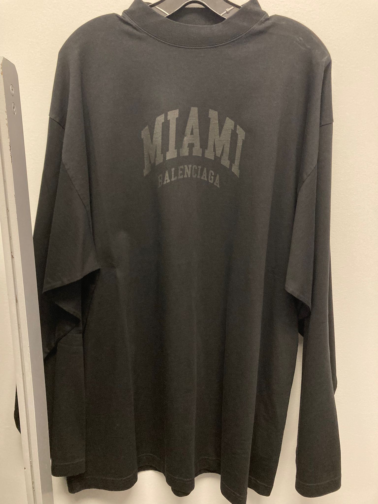 Balenciaga o1mt1gz1124 Cities Miami Long Sleeve T-Shirt in Black Size US M / EU 48-50 / 2 - 1 Thumbnail