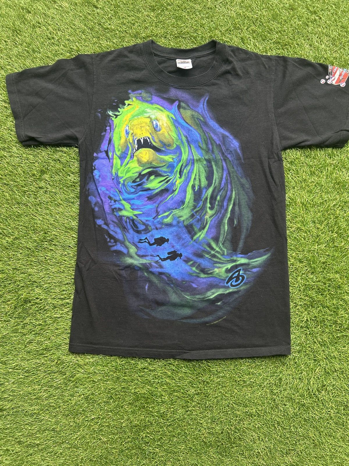 Vintage Vintage A.M.Phibious Outfitters Scuba Diving Graphic Tshirt Size US S / EU 44-46 / 1 - 1 Thumbnail