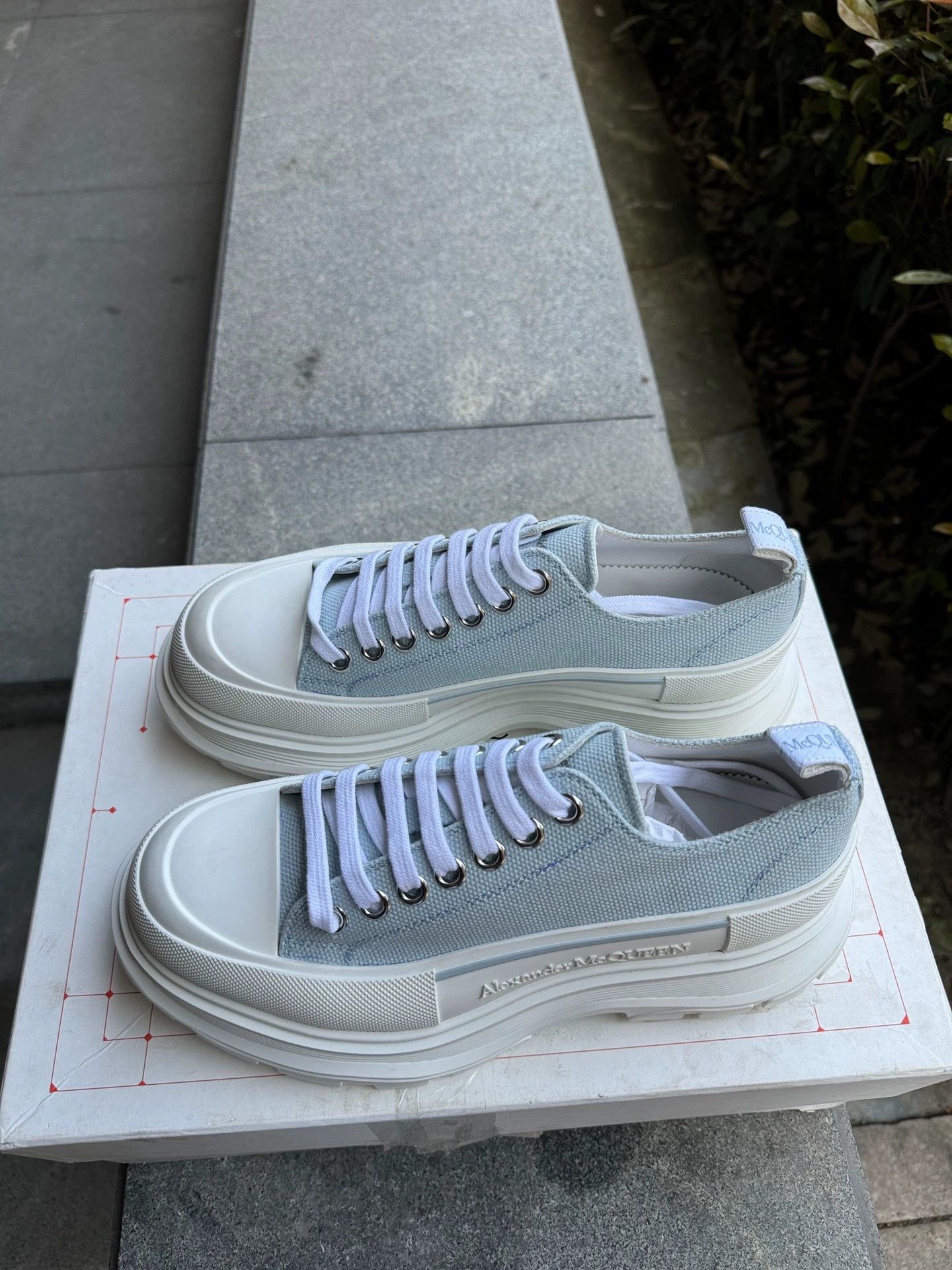 Alexander McQueen Alexander McQueen Tread Slick low top sky blue 40 Size US 9.5 / IT 39.5 - 2 Thumbnail