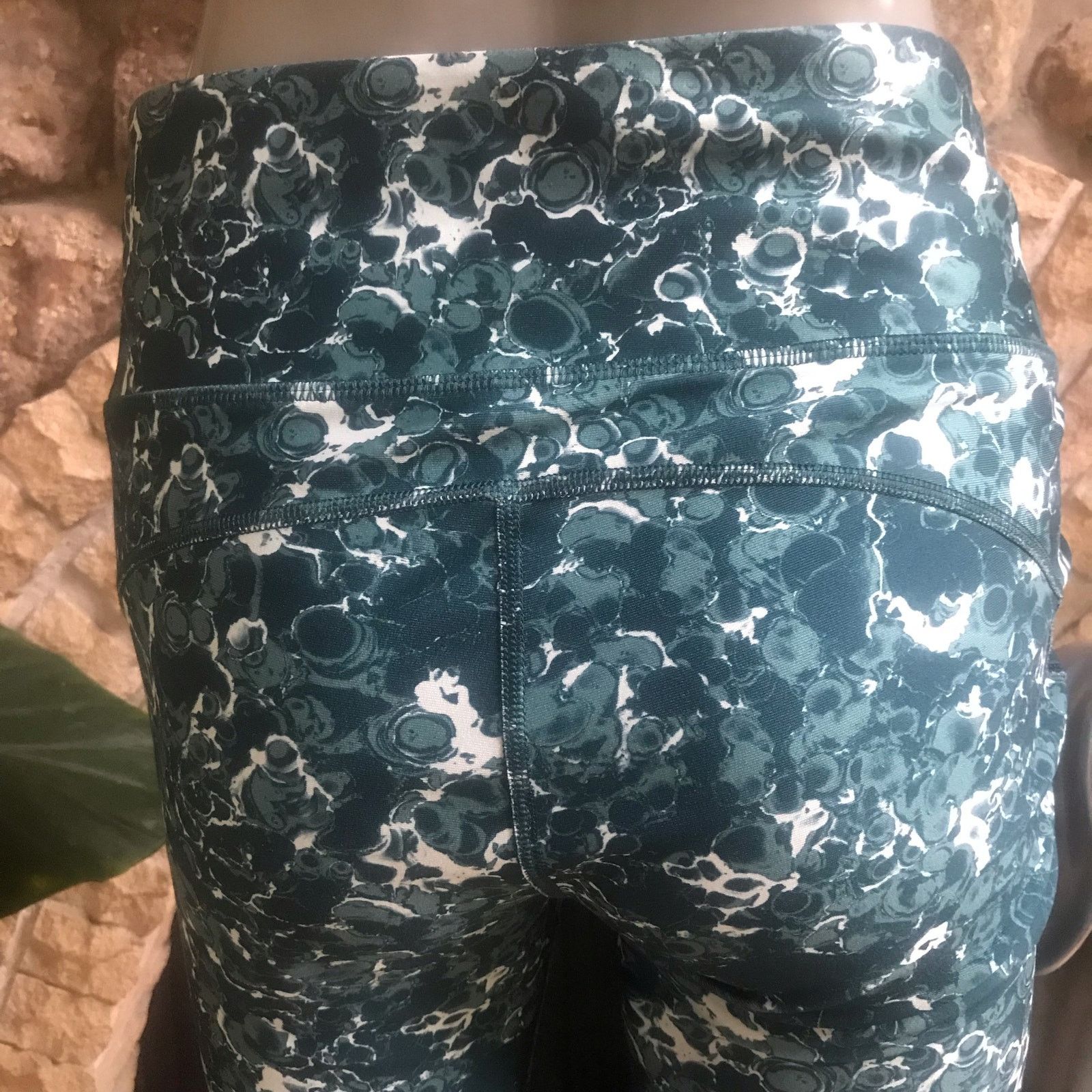 Under Armour Under Armour Compression Green Cropped Mesh Leggings Size L Size 29" - 5 Thumbnail