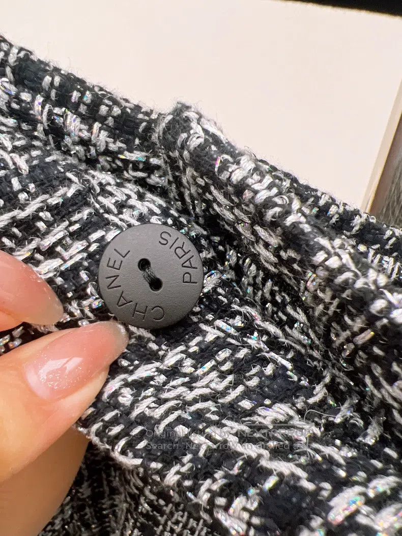 Chanel Chanel Coloured tweed shorts Size 25" / US 0 / IT 36 - 4 Thumbnail