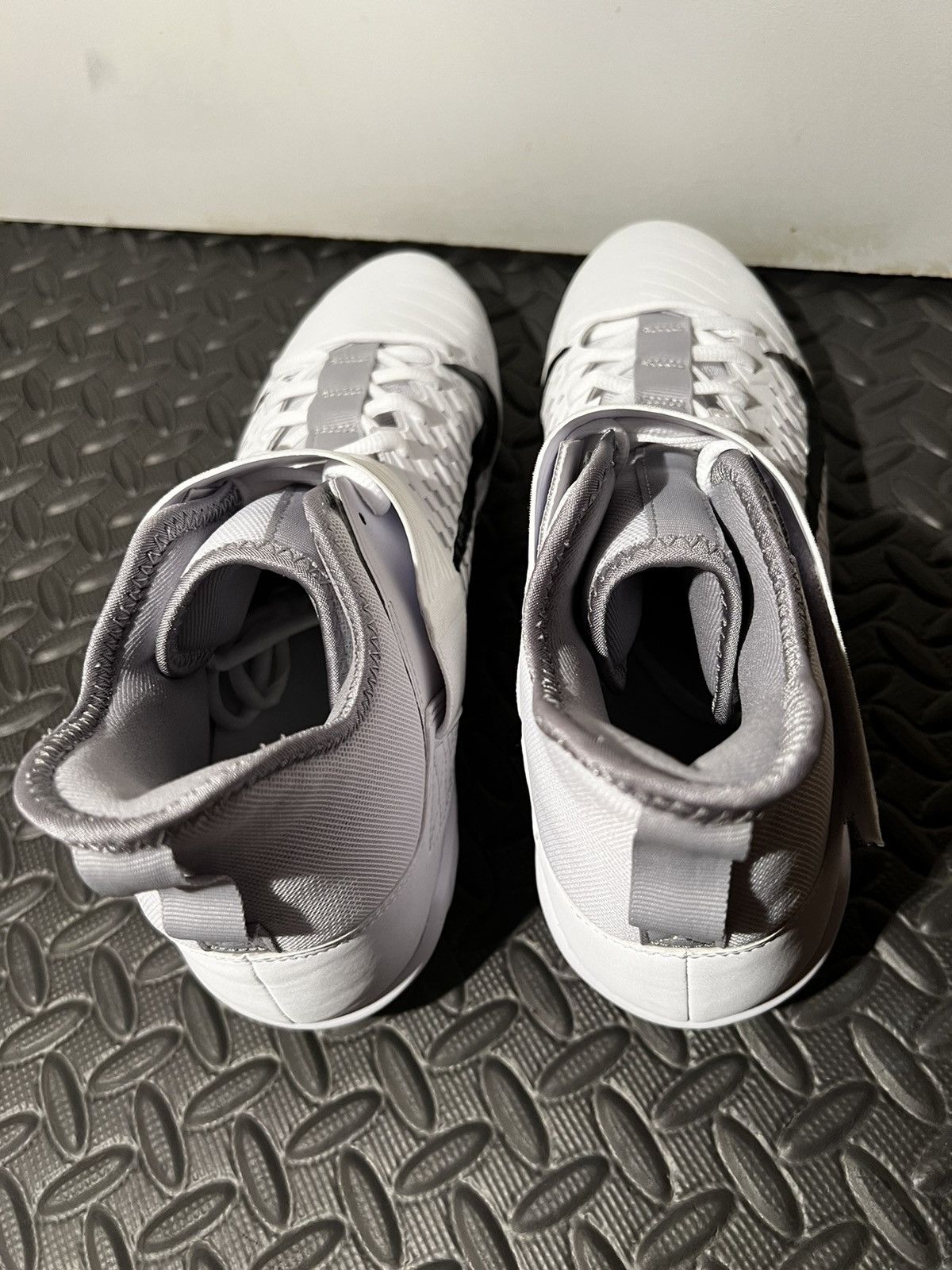 Nike NEW Nike Alpha Menace Pro 2 White size 12.5 Football cleats Size US 12.5 / EU 45-46 - 5 Thumbnail