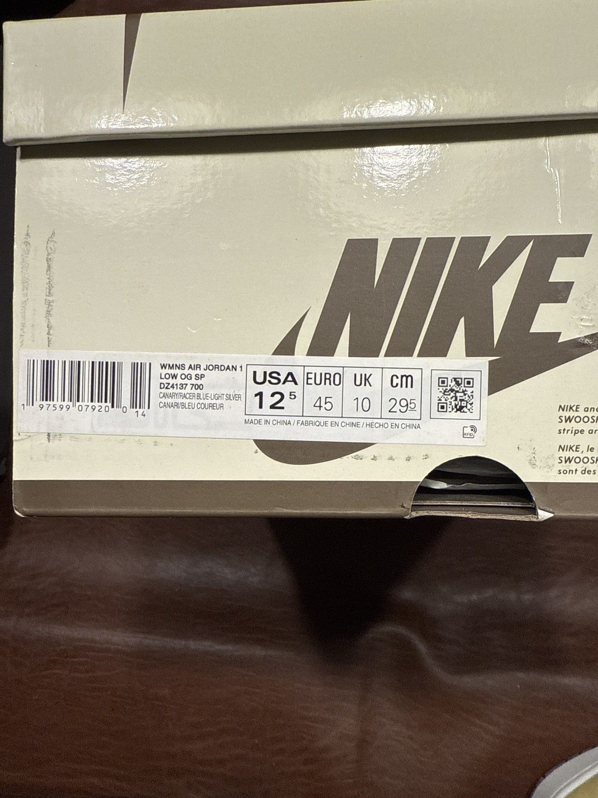 Nike travis low canary size 12.5 women Size US 12.5 / EU 45-46 - 5 Thumbnail
