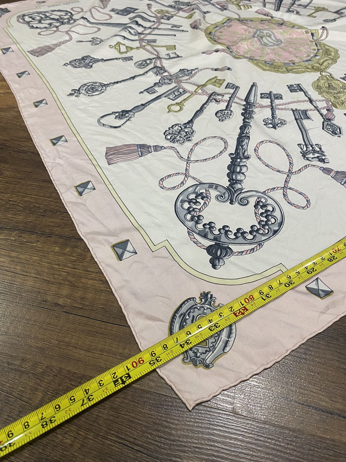 Hermes Authentic Vintage Hermes Scarf 100% Silk Size ONE SIZE - 14 Thumbnail