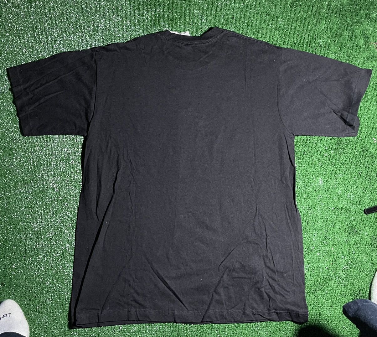 Warner Bros Tasmanian Devil w/Red Button (Nonfunctioning) T-shirt Size US XL / EU 56 / 4 - 6 Thumbnail