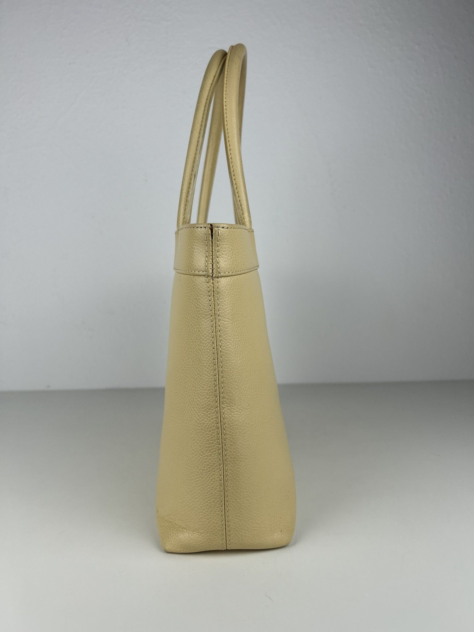 Chanel 2004-2005 Chanel coco mark caviar open tote bag in buttery Size ONE SIZE - 4 Thumbnail
