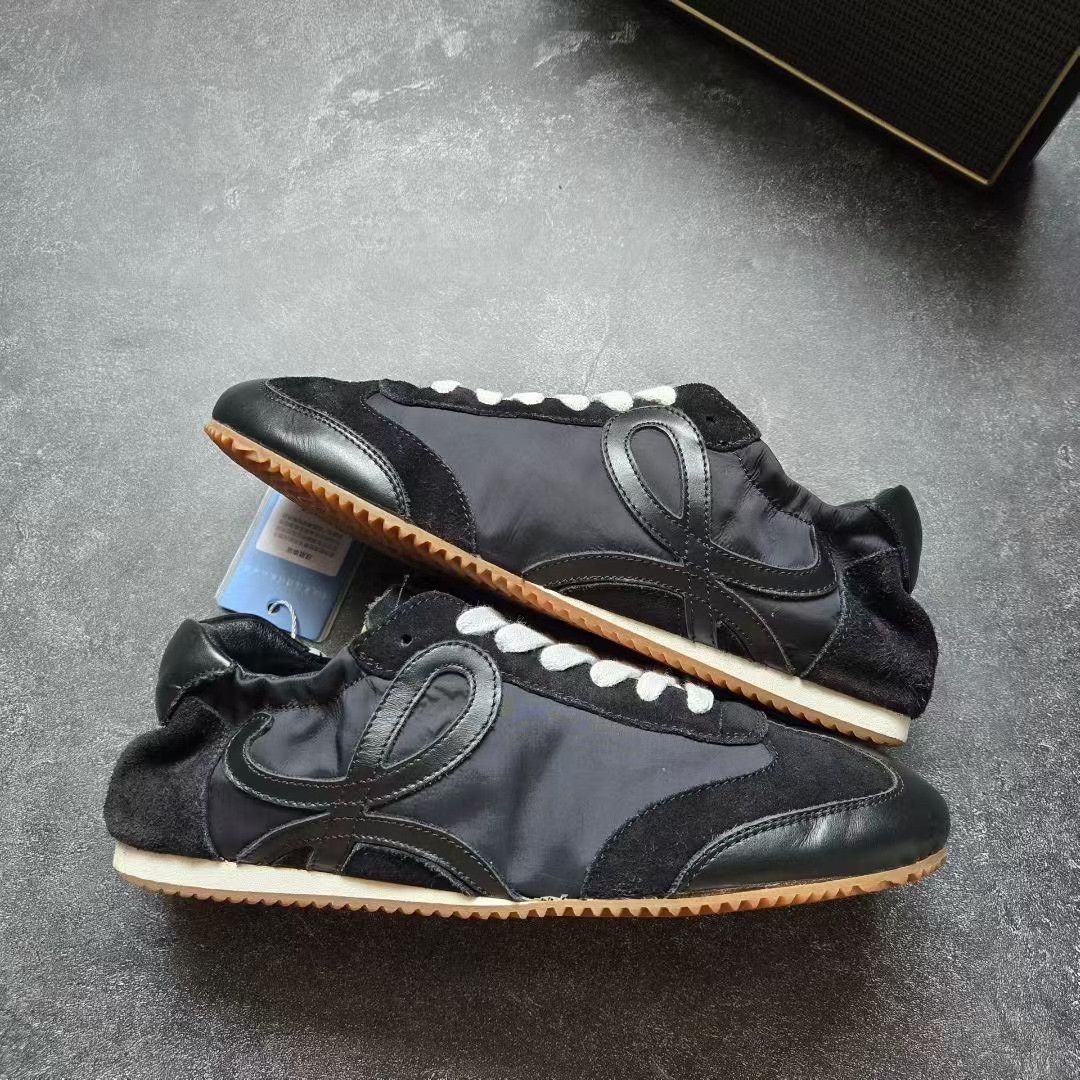 Balenciaga Balenciaga Black Lowtop Sneakers 38 Women Size US 7.5 / IT 37.5 - 1 Thumbnail