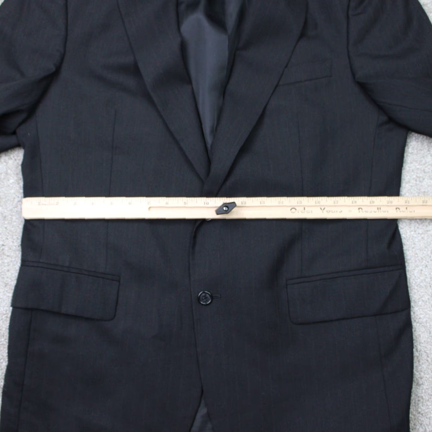 Jos. A. Bank Jos. A. Bank Blazer Mens 42 R Black w/ Red Pinstripes 2 Button 1 Vent 100% Wool Tweed Solid Notch Lapel Single-Breasted Sports Jacket Regular Boy? No. Size 42R - 3 Thumbnail