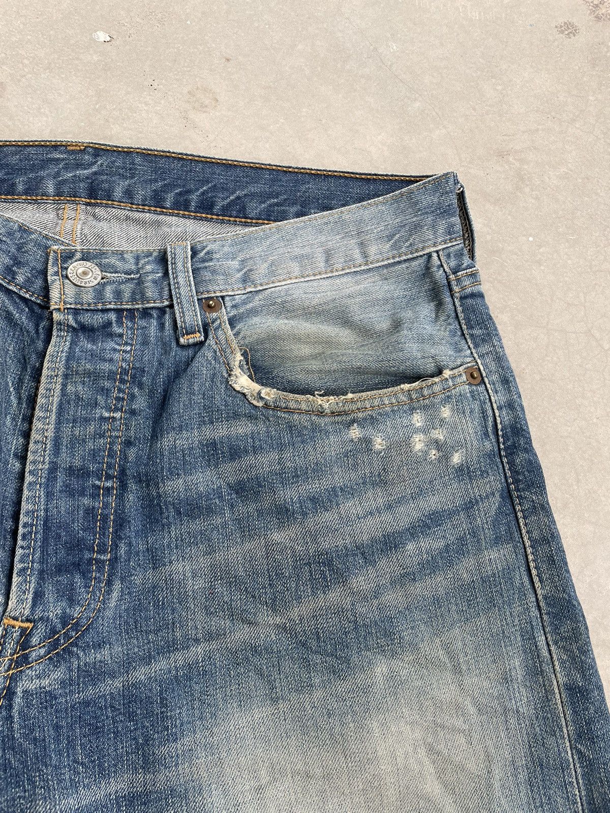 Levi's × Vintage LEVIS 501 VINTAGE JAPAN WELL WORN DENIM PANT Size US 32 / EU 48 - 4 Thumbnail