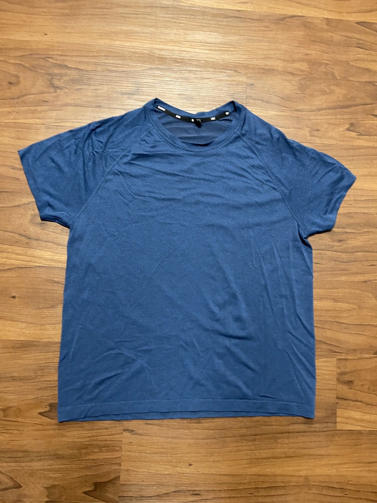 Rhone Rhone workout shirt size large Size US L / EU 52-54 / 3 - 1 Thumbnail