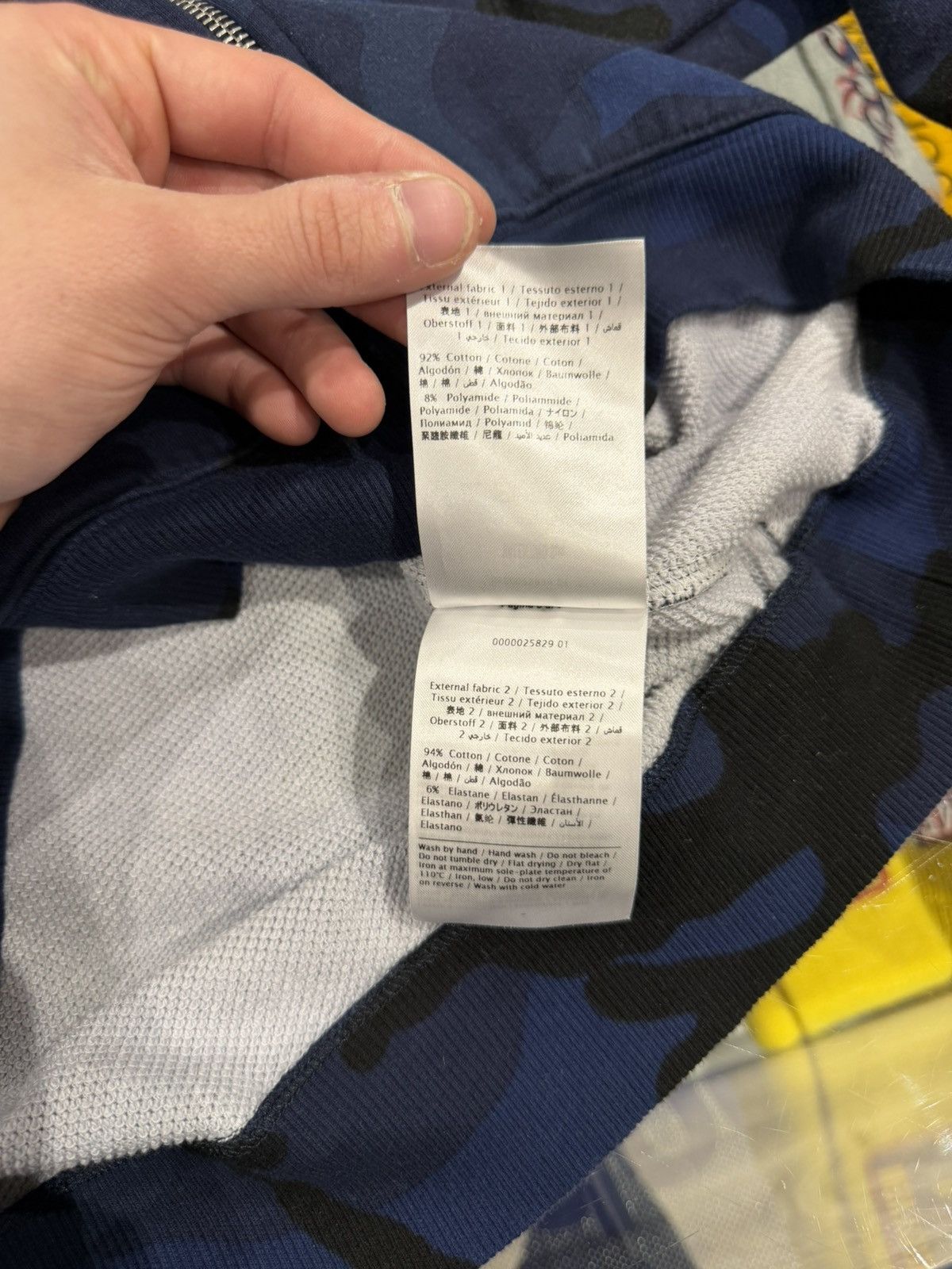 Valentino Valentino Camo V Logo Print Hoodie Navy Size: M Size US M / EU 48-50 / 2 - 11 Thumbnail