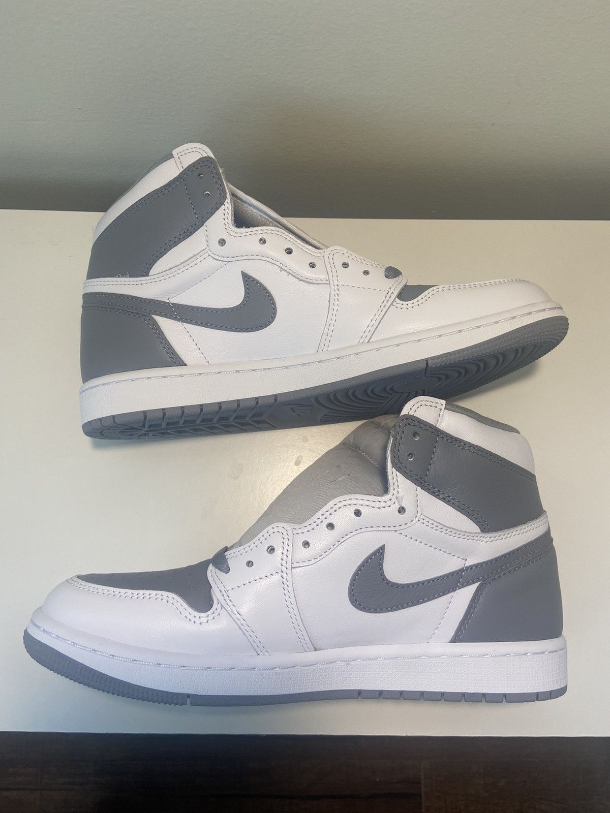 Jordan Brand Air Jordan 1 Retro High OG "Stealth” Size US 9 / EU 42 - 3 Thumbnail