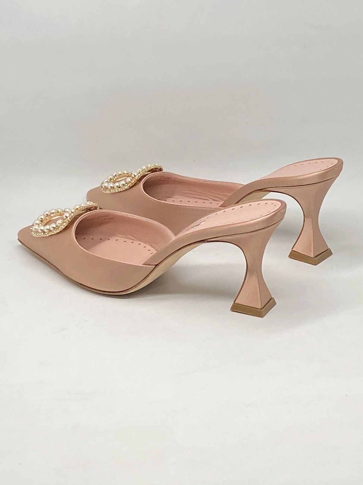 Manolo Blahnik Manolo Blahnik Fabetamu 70 Embellished Satin Mules size 37 Size US 7 / IT 37 - 12 Thumbnail