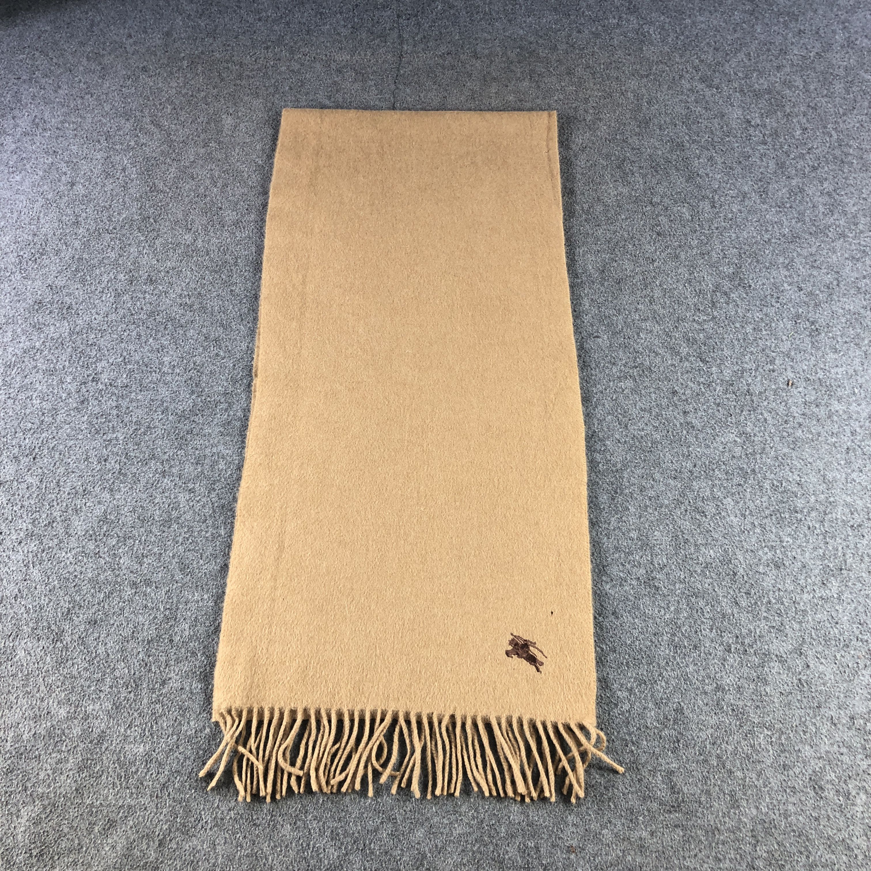 Burberry Burberrys Plain Cashmere Scarf Muffler V2951 Size ONE SIZE - 2 Thumbnail