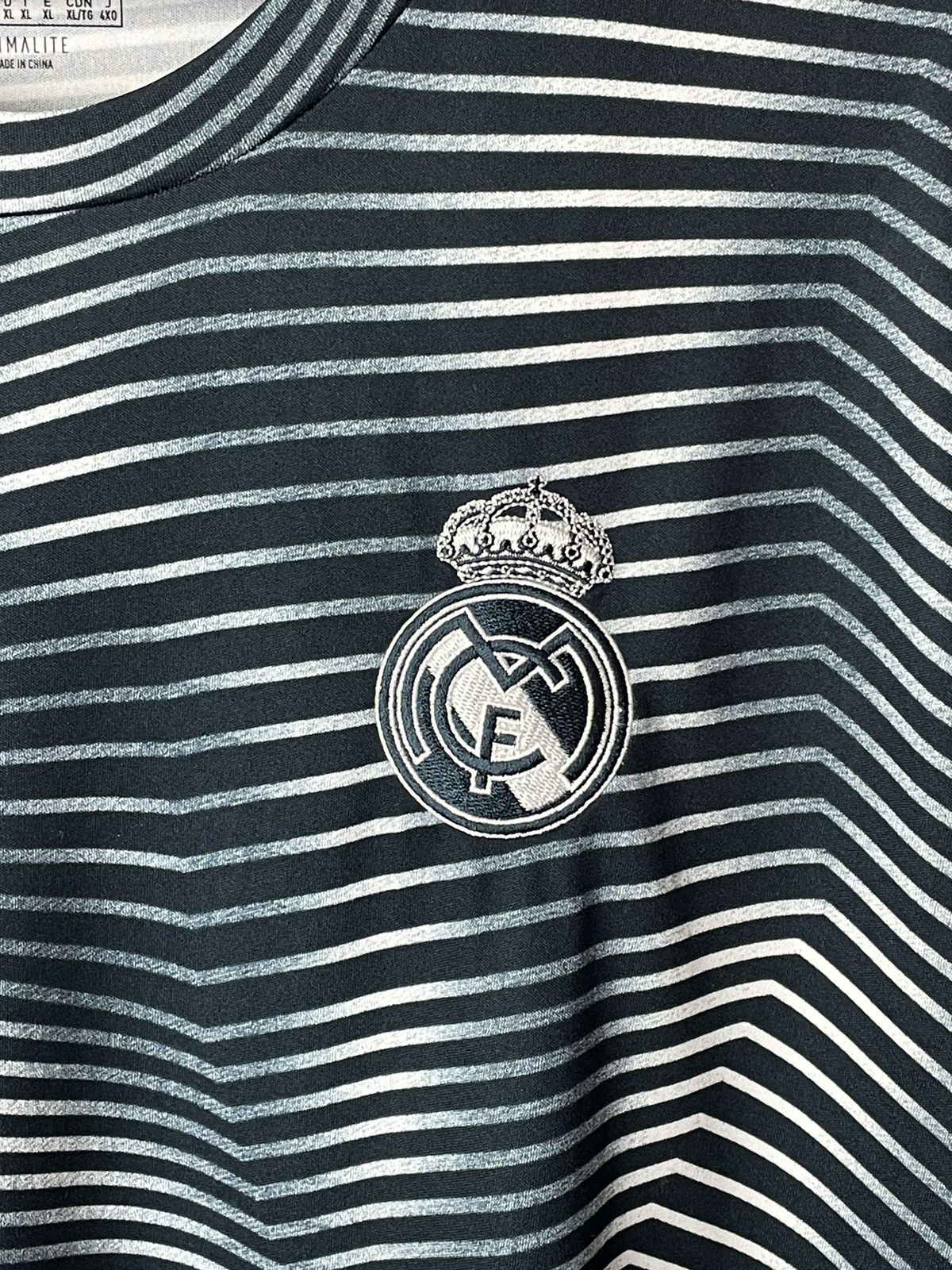 Adidas REAL MADRID 2018/2019 TRAINING SHIRT SOCCER JERSEY ADIDAS XL Size US XL / EU 56 / 4 - 2 Thumbnail